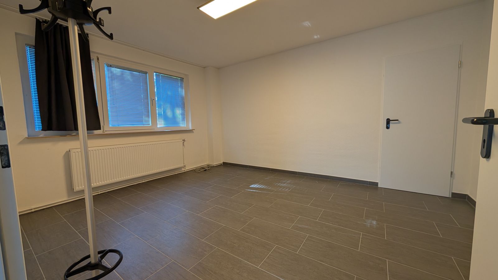 Wohnung Raum 1.jpg
