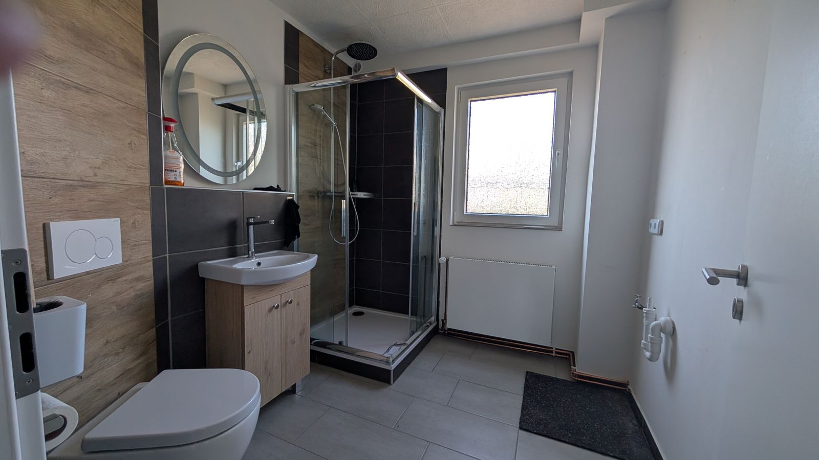 Wohnung Duschbad.jpg