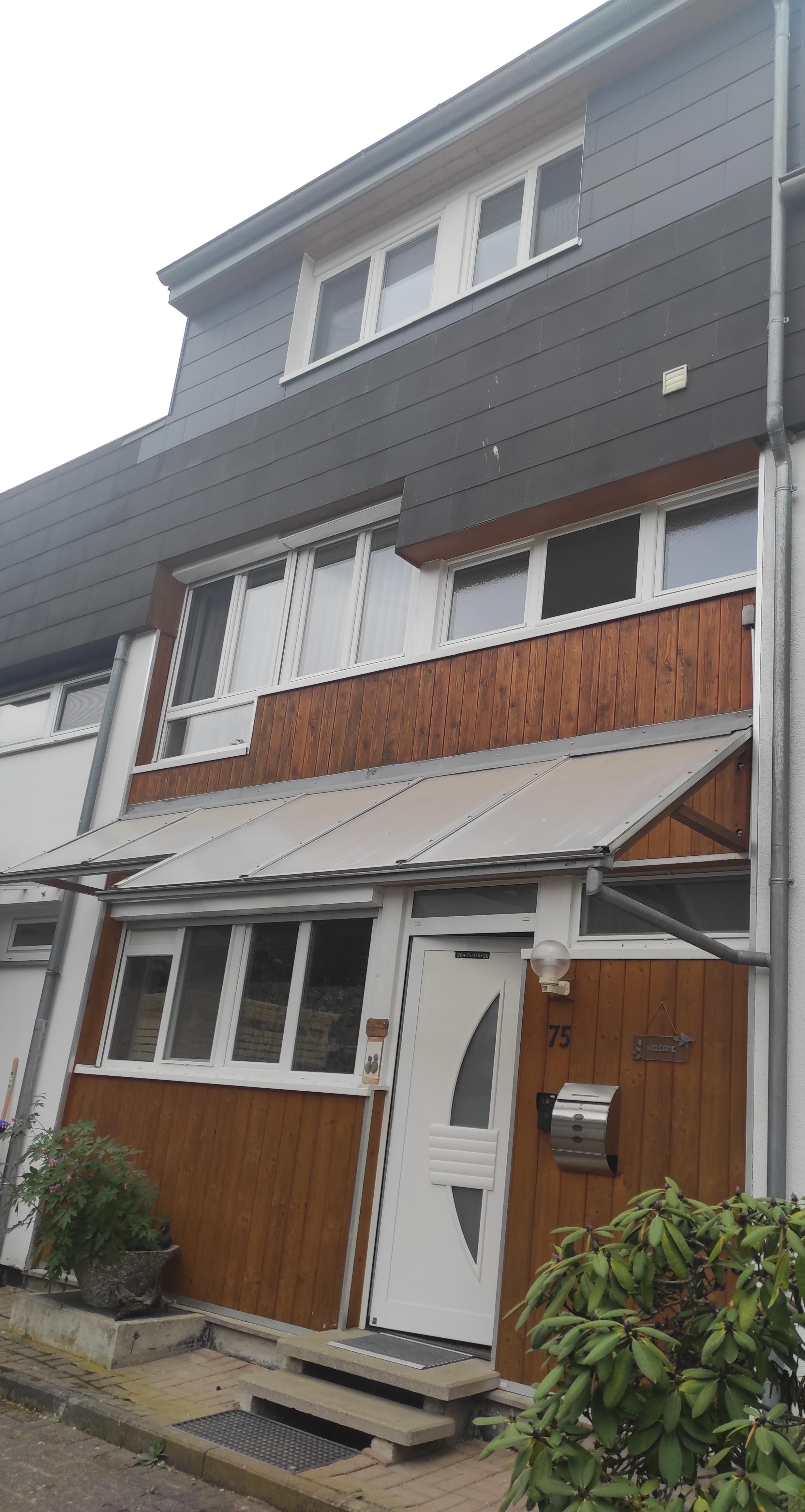 1 Gebäude vorne.jpg