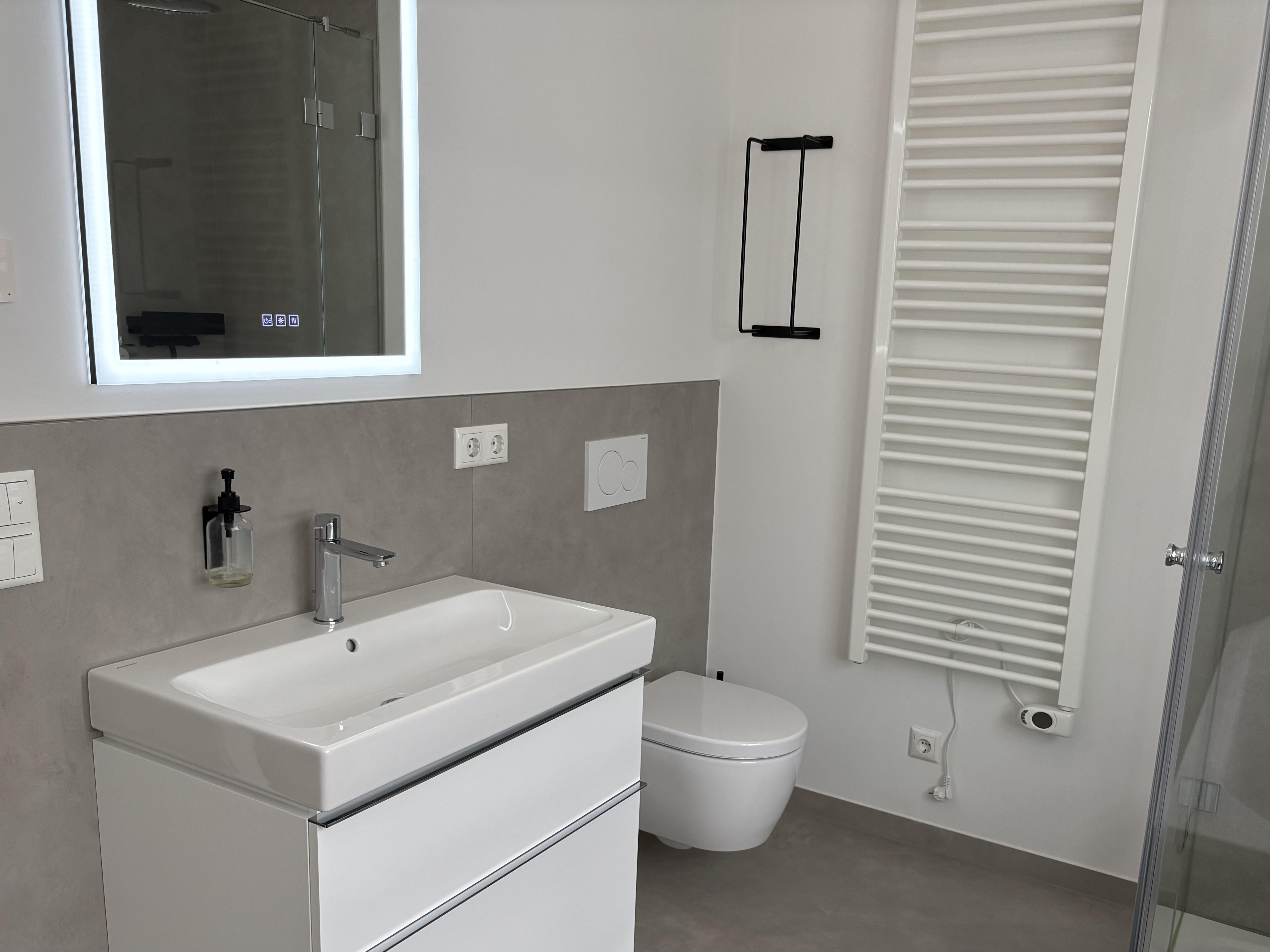 Badezimmer 1.OG-1.jpeg