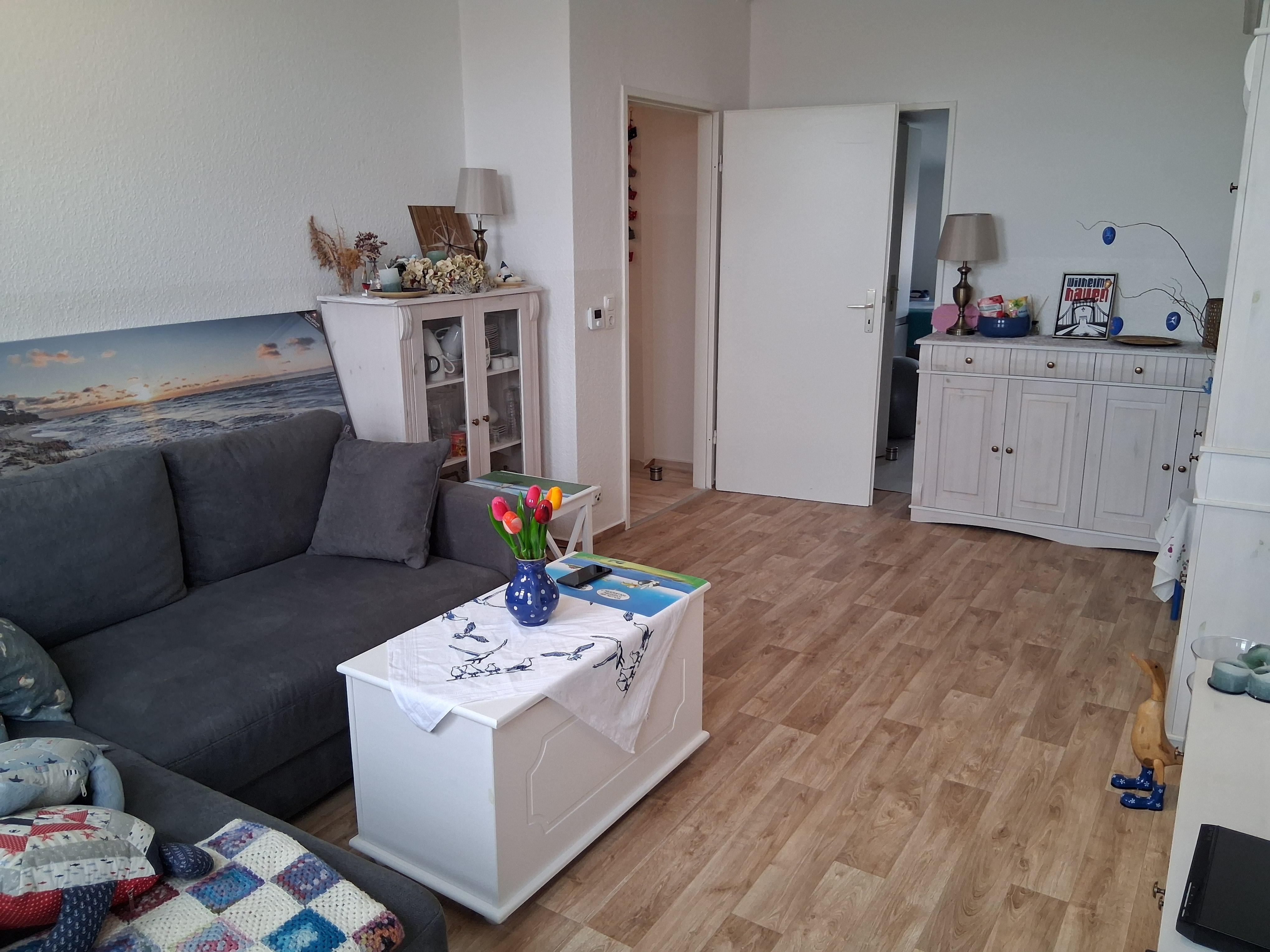 Wohnzimmer vom Fenster aus II.jpg