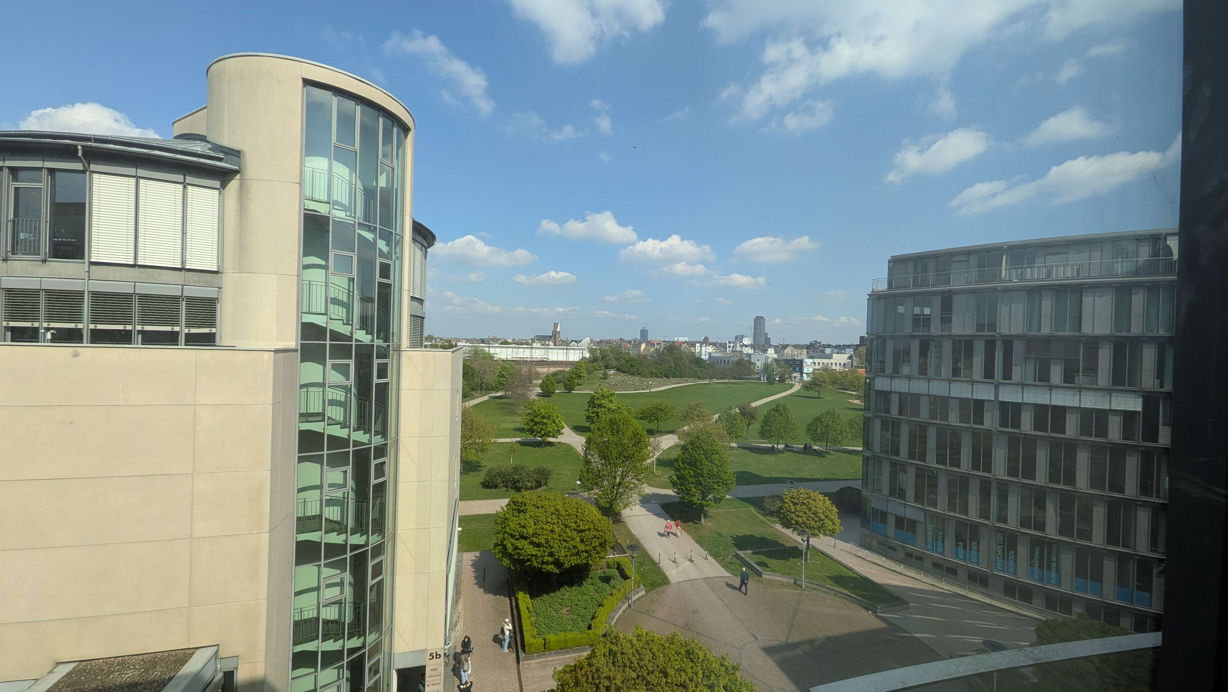 buero-ausblick-mediapark-koeln-parkseite-ost.jpg
