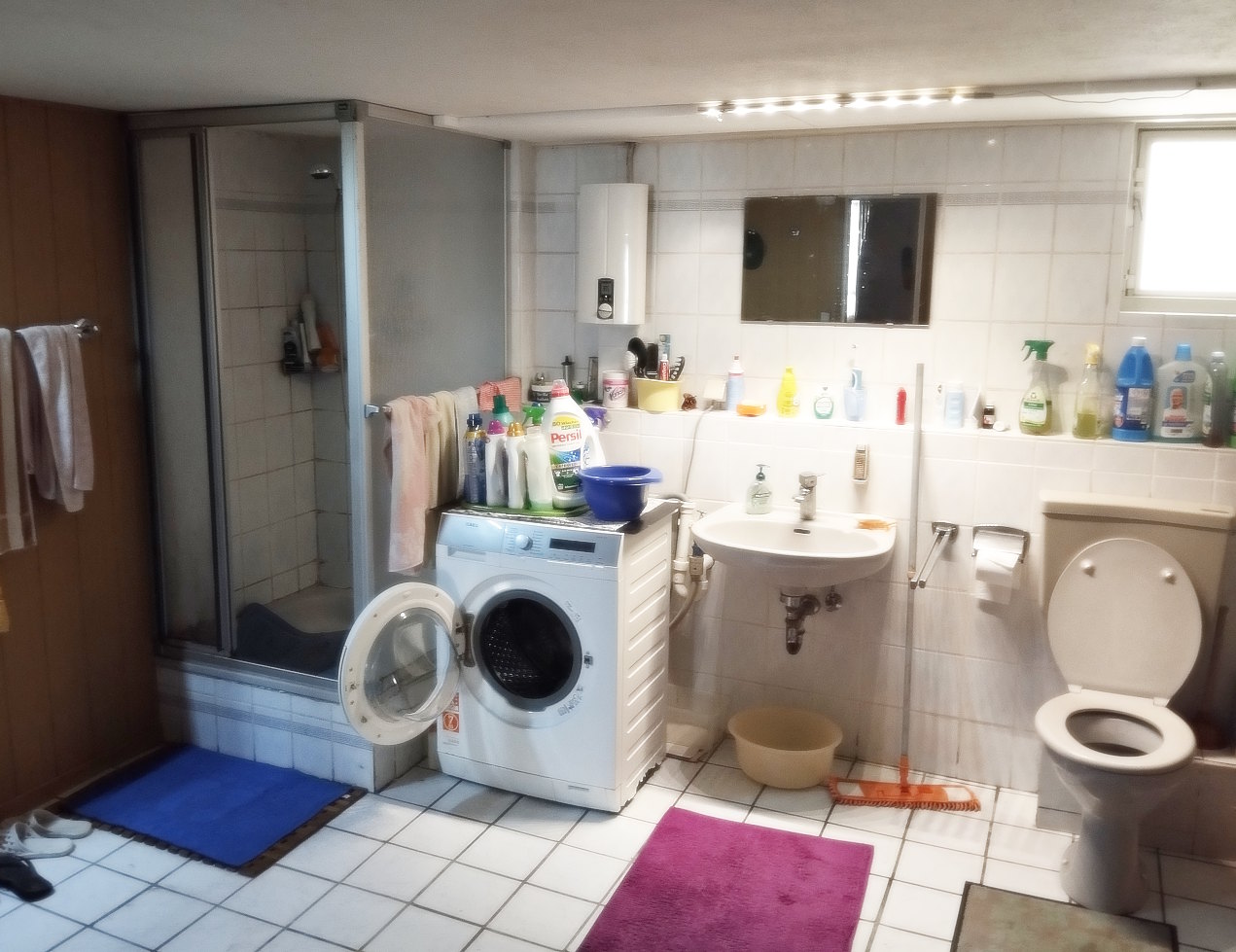 grosses Badezimmer.jpg