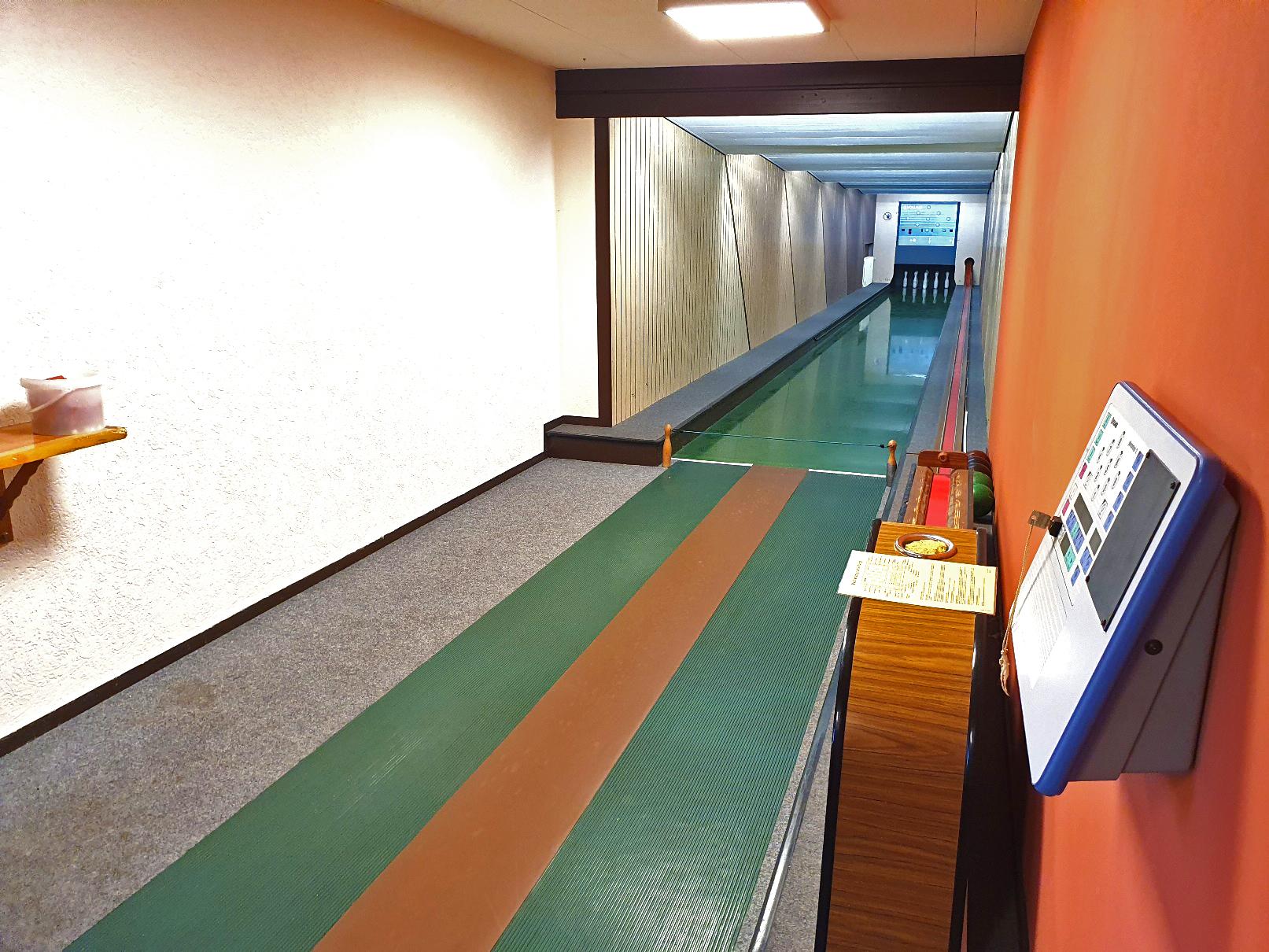 Aicher Cent innen Kegelbahn.jpg