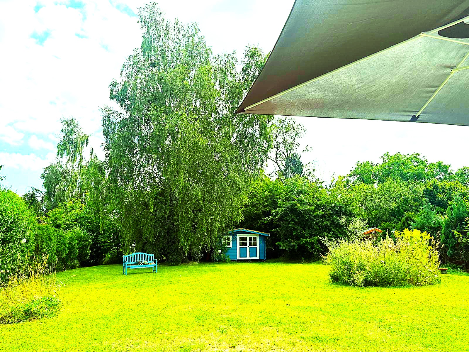 lauschiges Plätzchen im riesigen, pflegeleichten Sonnengarten