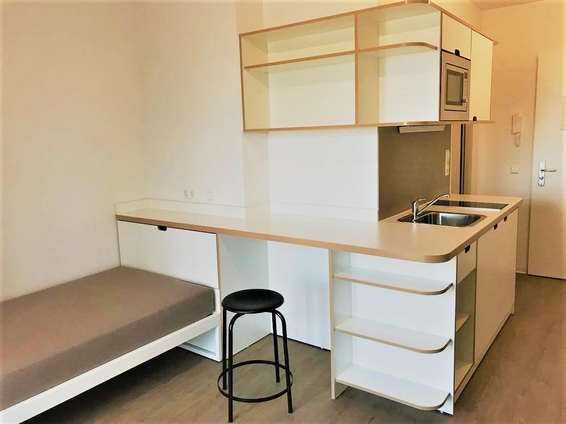 Relaxbereich mit Essplatz u. Pantry-Küche