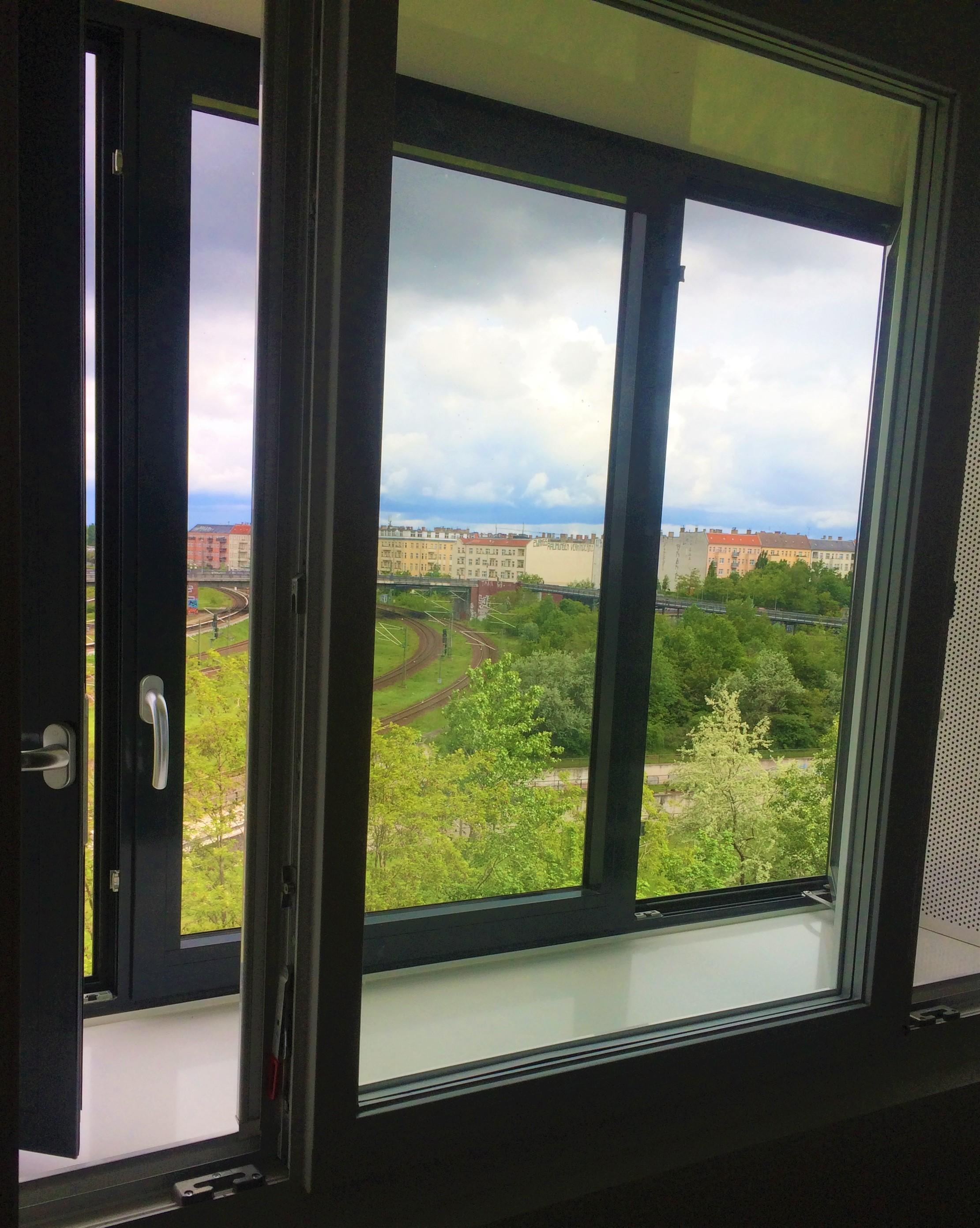 Panoramfenster mit Weitblick ins Grüne