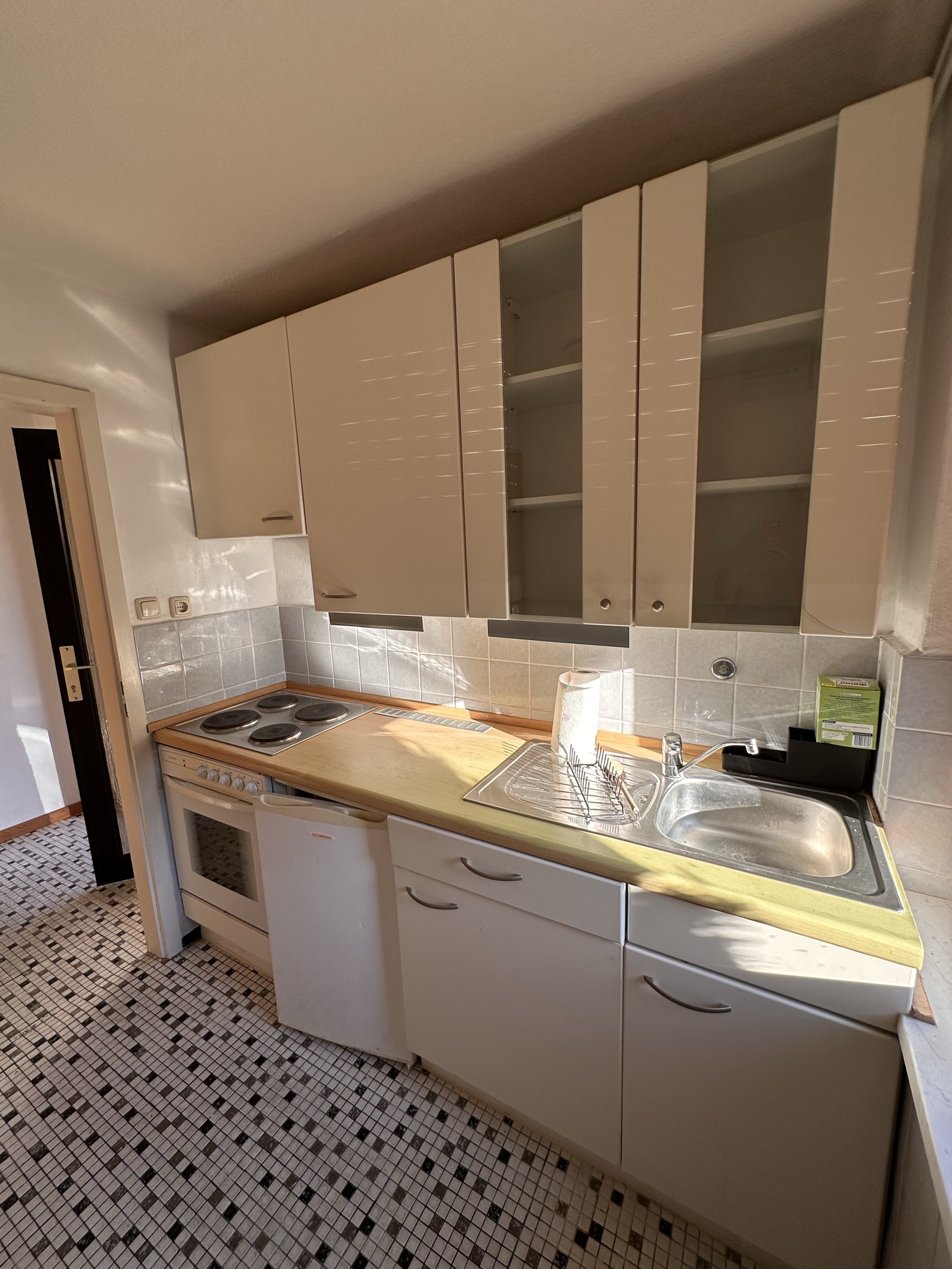 Küche Nebenwohnung.jpg