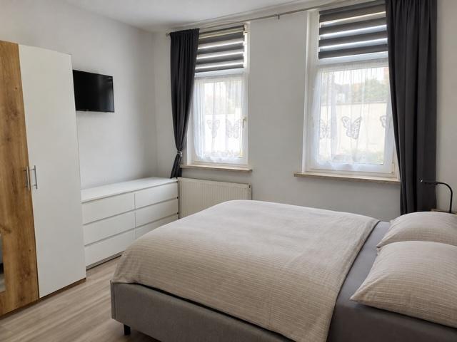 Schlafzimmer ohne Deko.jpg