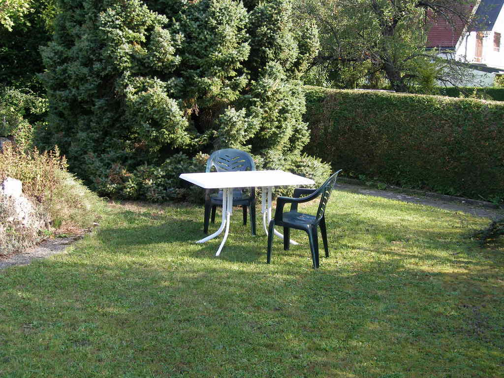 Gartentisch, Stühle - schön.JPG