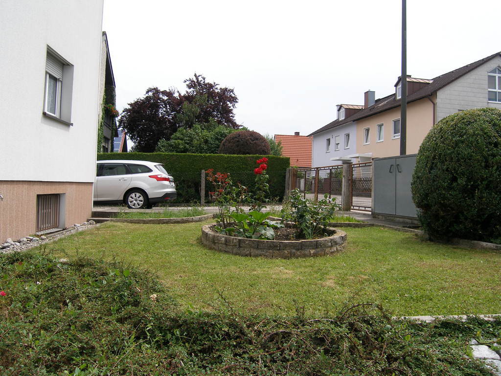 Vorgarten schön.JPG