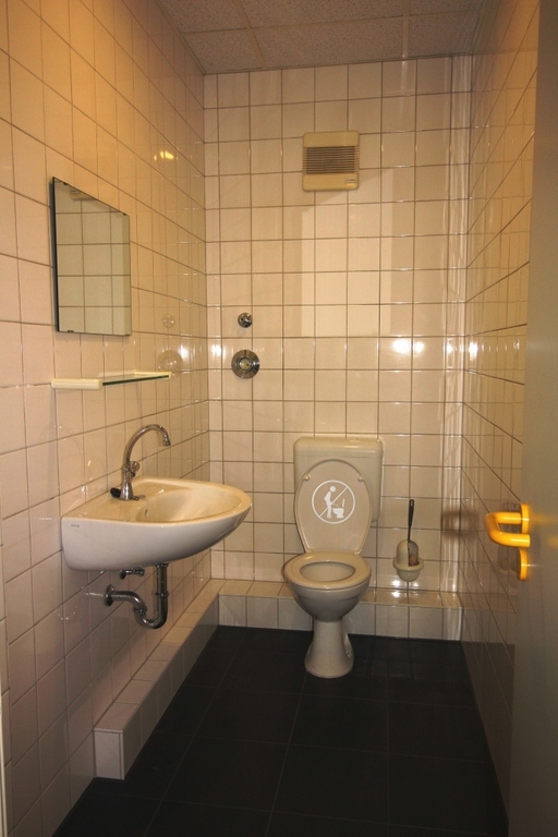 R2 WC