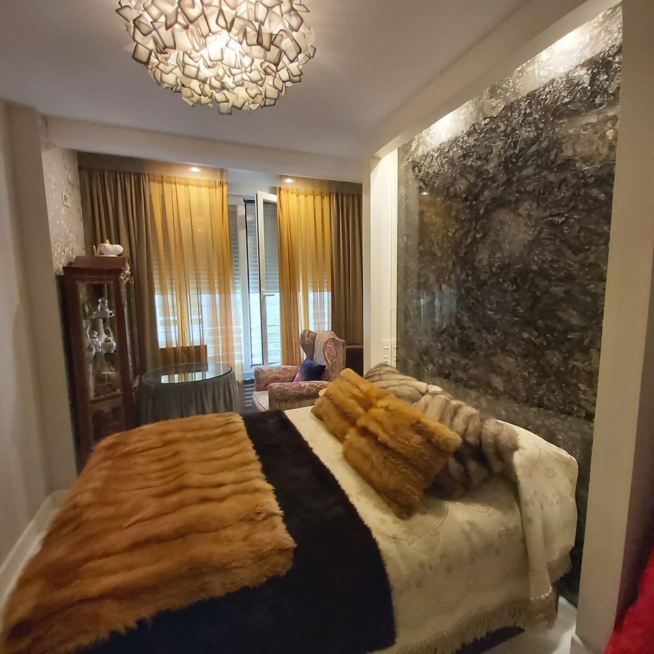 400097000684 190245.jpg