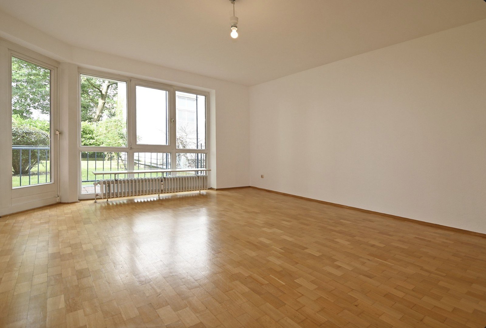 Charmante, helle Hochparterre-Wohnung mit drei Balkonen in Uhlenhorst - Courtagefrei