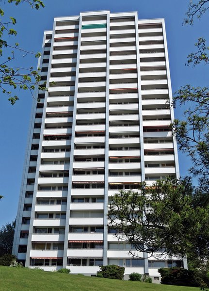 HOCHHAUS 14. ETAGE 2 ZIMMERWOHNUNG MIT GROSSEN BALKON