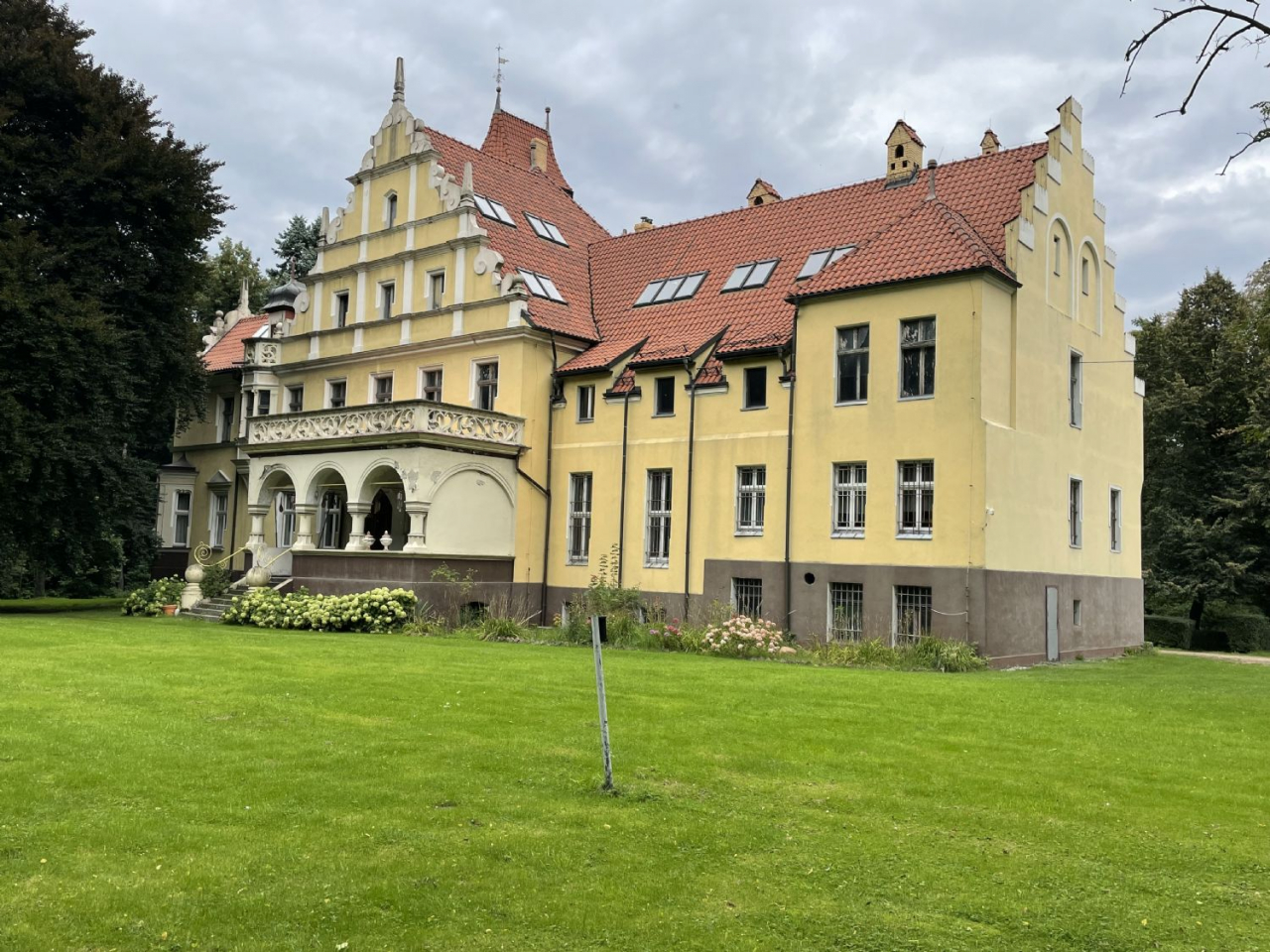 Historische Schlossanlage mit Gutshof sucht Schlossherr und Investor!
