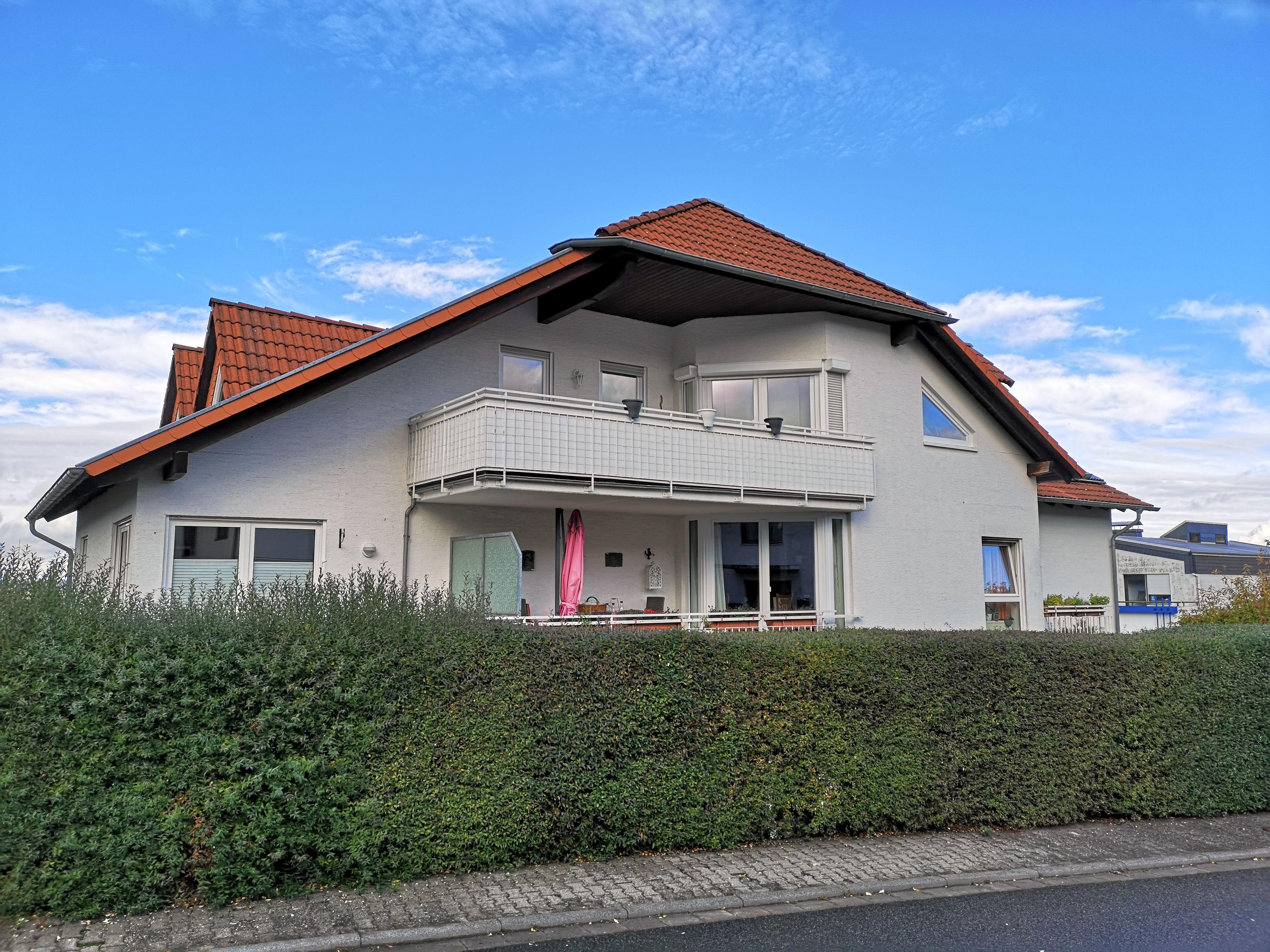 Schöne modernisierte 3-Zimmer-Eigentumswohnung in Neu-Anspach mit Balkon, EBK und TG-Platz