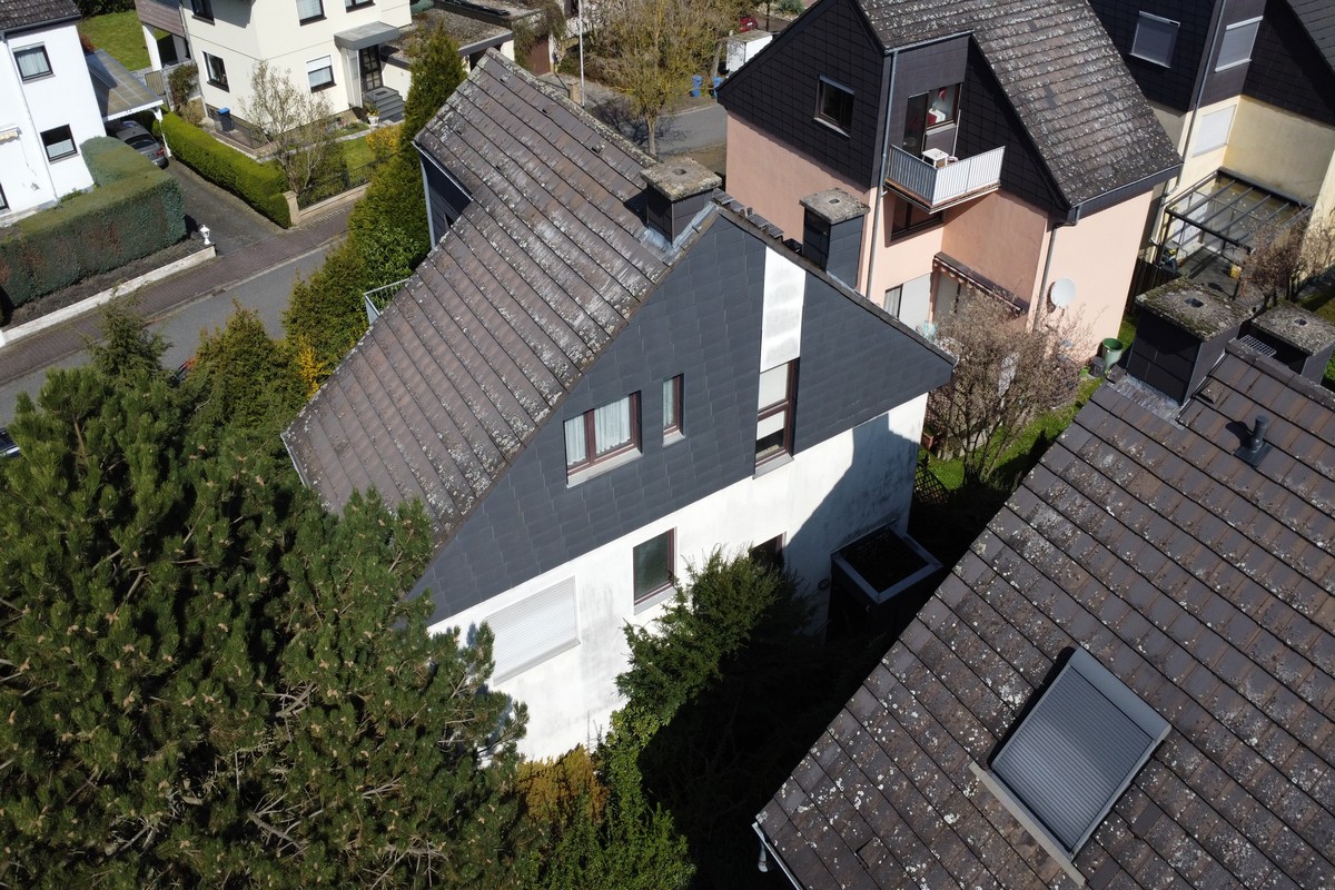 Friedrichsdorf - Köppern: Freistehendes Einfamilienhaus mit viel Gestaltungsmöglichkeiten!