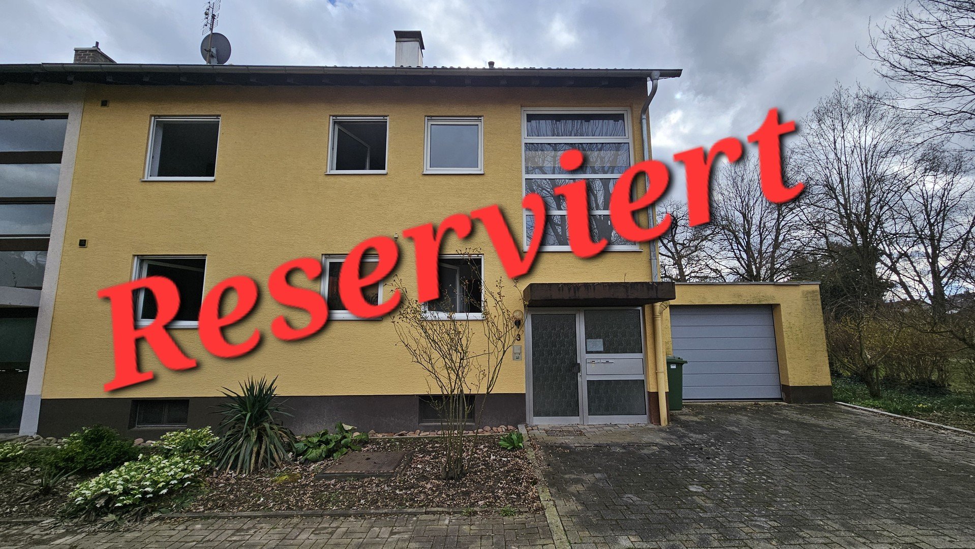 Verkauf per Gebot: Charmantes 1-2 Familienhaus in ruhiger Lage in Weingarten-Waldbrücke.