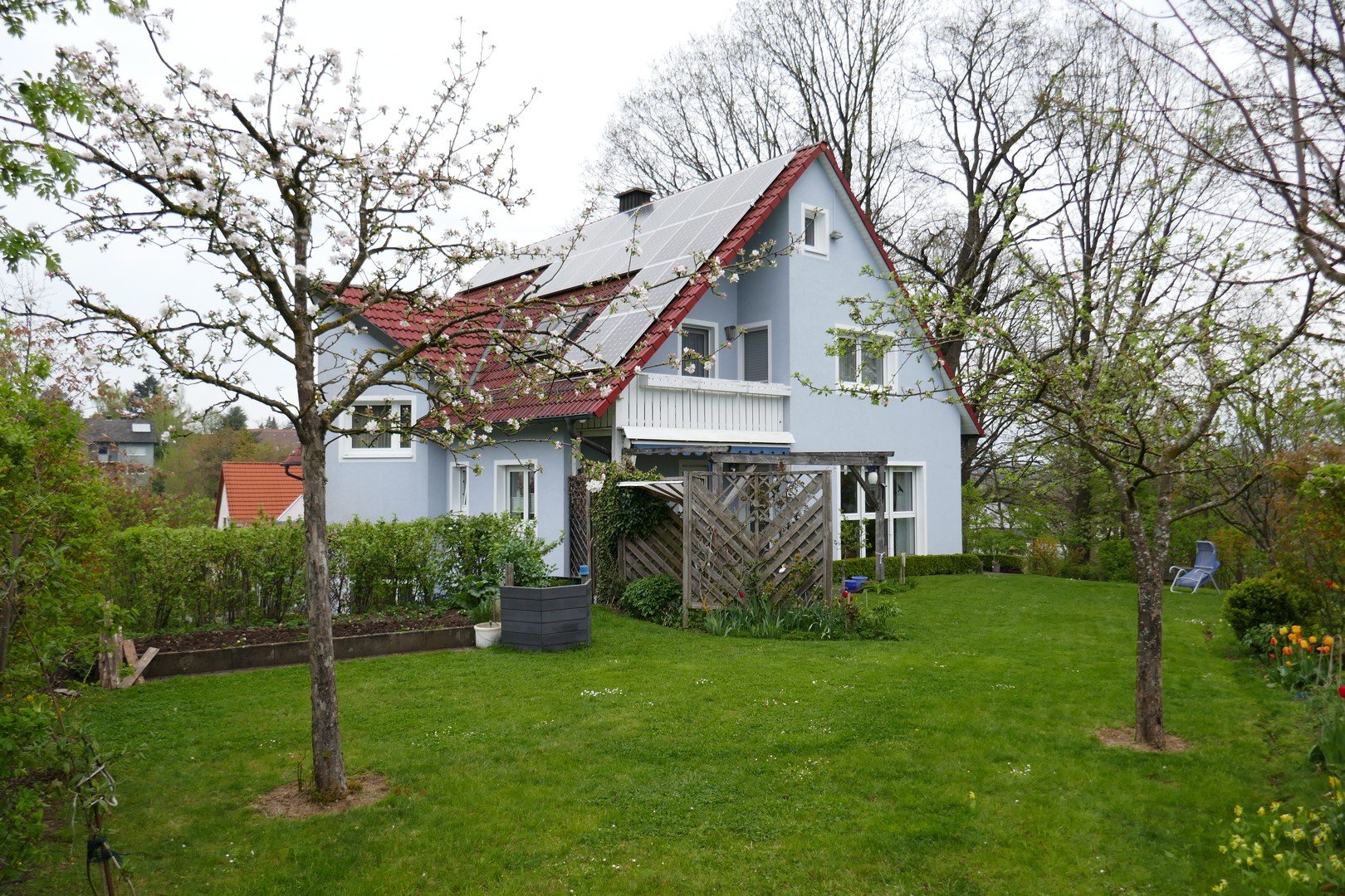 freistehendes Zweifamilienhaus (173m² +142 m²) in Emskirchen  -  von privat
