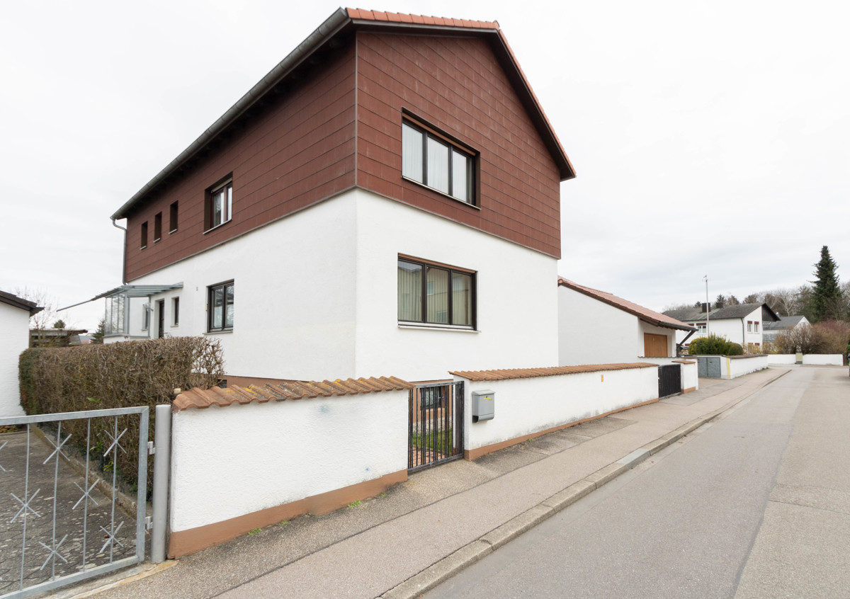 Zweifamilienhaus in ruhiger Lage in  Ringsee