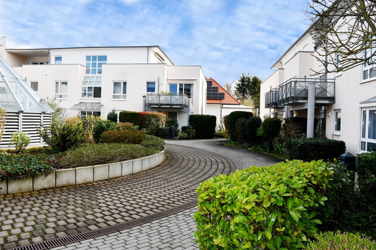 **RESERVIERT** Schicke 2-Zimmer-Wohnung mit Terrasse und Pkw-Stellplatz, in zentraler und ruhiger Lage von Darmstadt-Eberstadt!