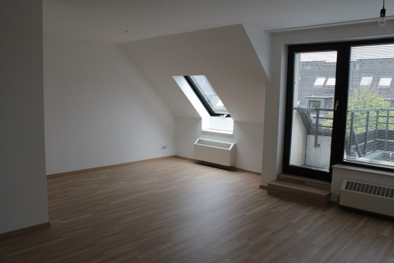 Helle 2 Zimmer Dachgeschoss-Wohnung in ruhiger Lage von Ratingen-Ost