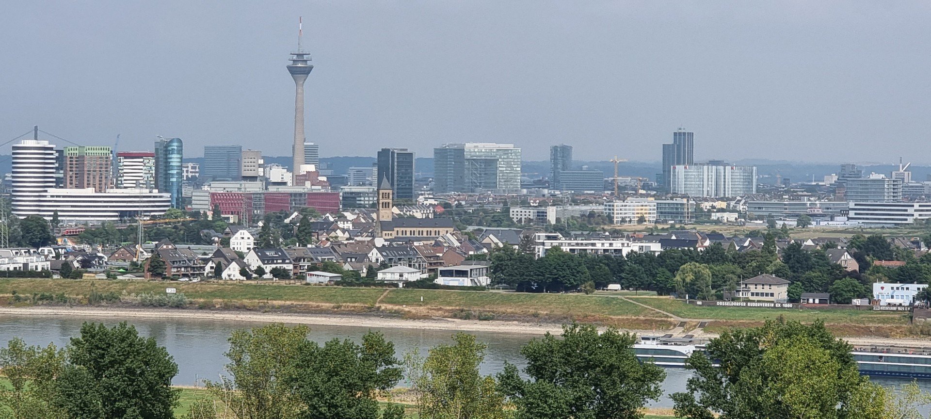 Penthouse mit wundervollen Blick auf Düsseldorf Hafen, jedoch in "Neuss"!!