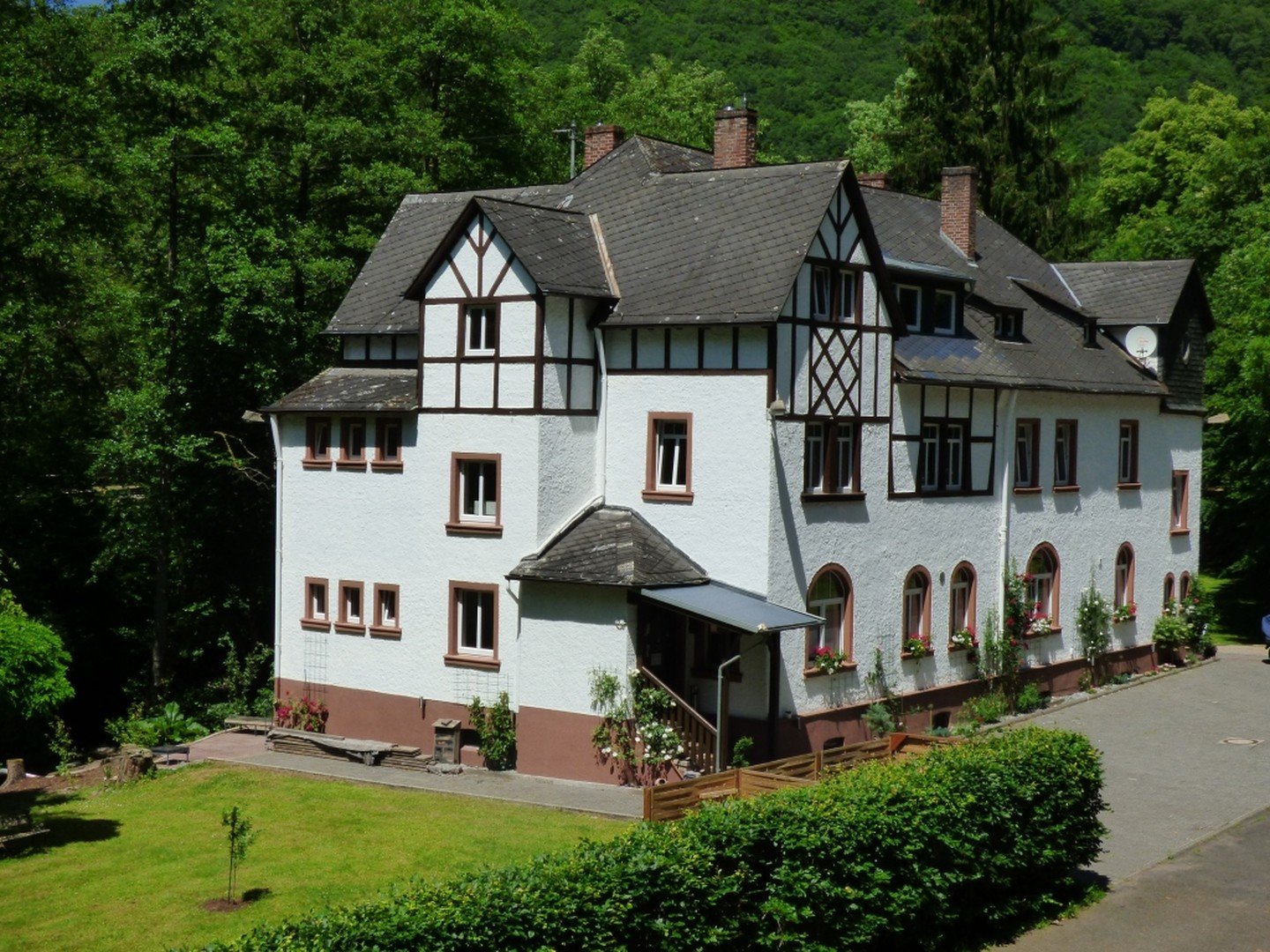 Wald Villa mit 7 Ferienwohnung und Evenlocation