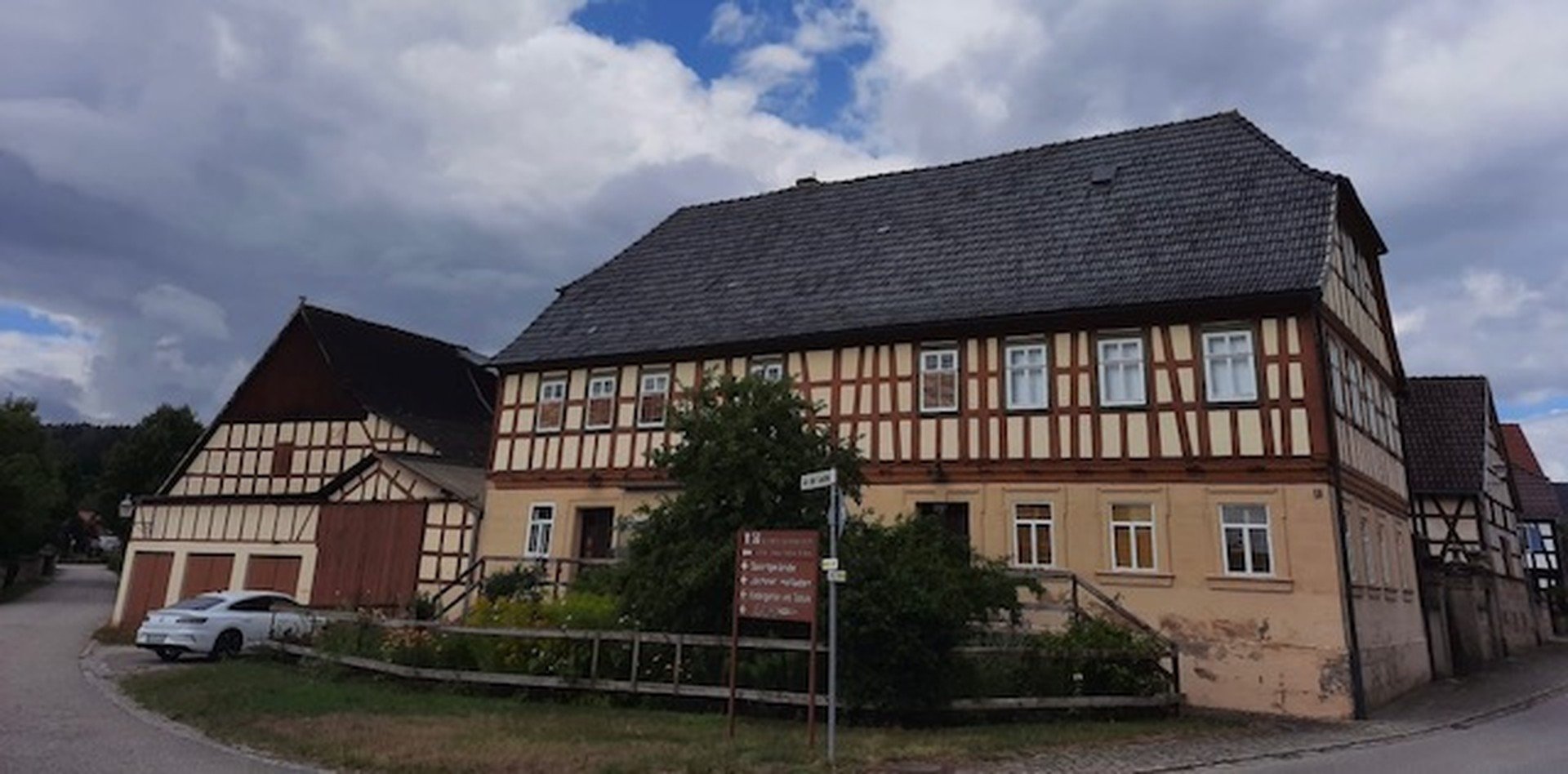 Historischer Bauernhof von Erbengemeinschaft an Liebhaber*innen zu verkaufen