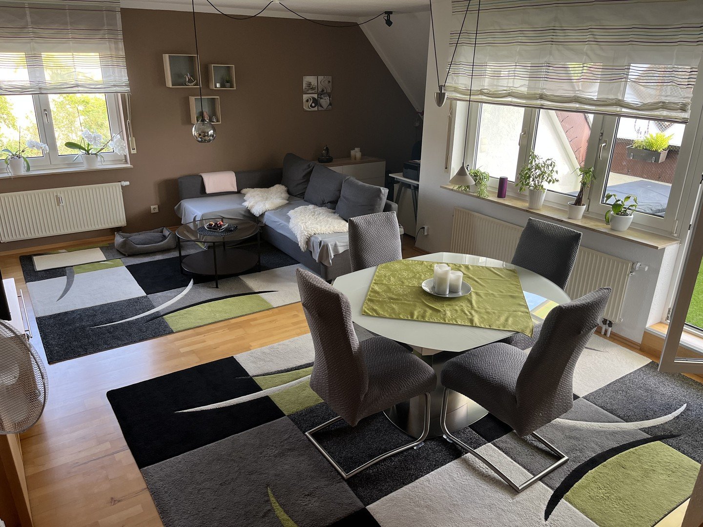 Gepflegte Maisonette-Wohnung mit vier Zimmern sowie Balkon und EBK in Renningen