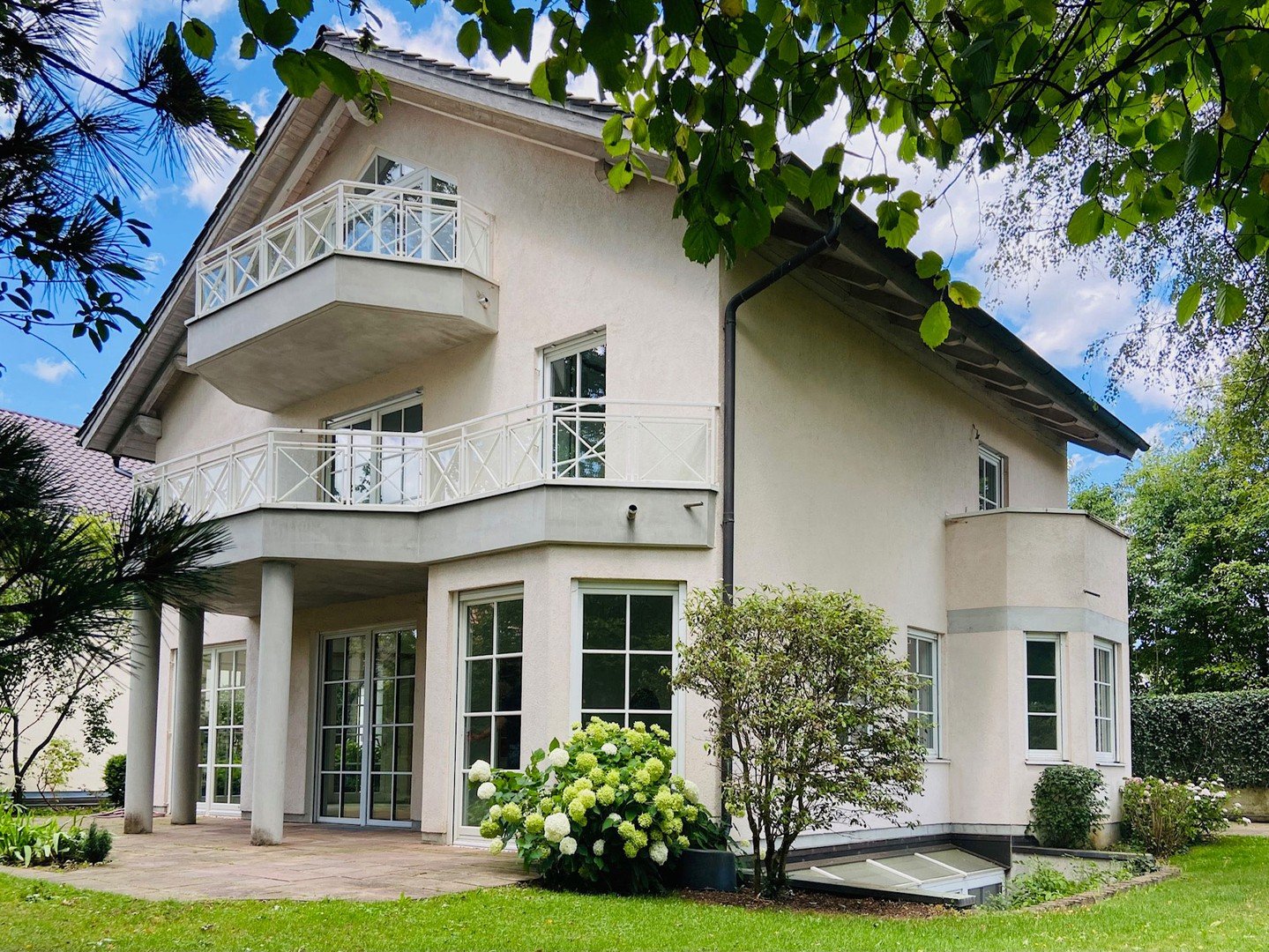 Einfamilienhausvilla in Pullach mit traumhaften Garten, von privat