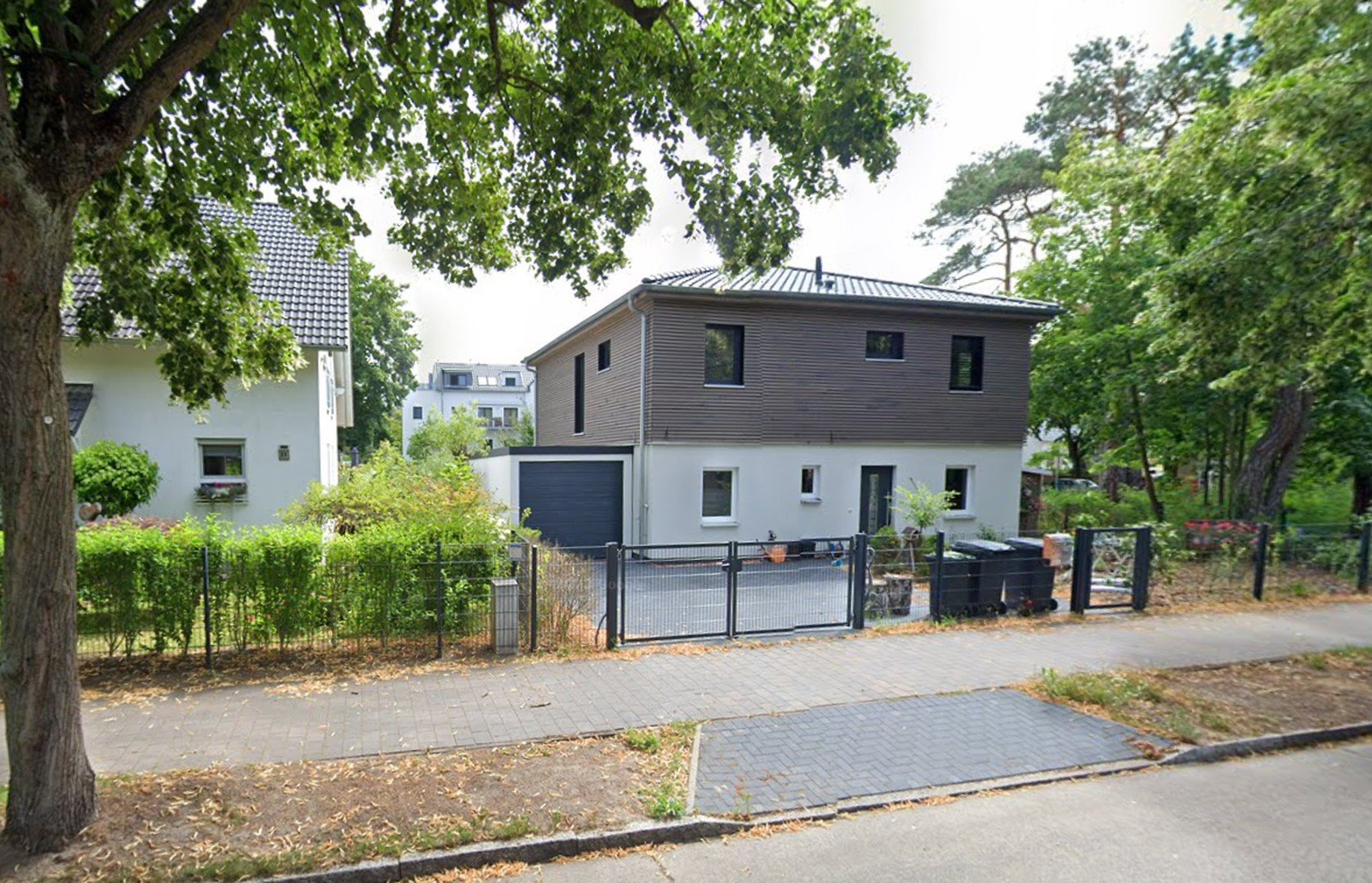 Modernisierte, familienfreundliche Stadtvilla mit Garage in Schöneiche, Tesla Nähe
