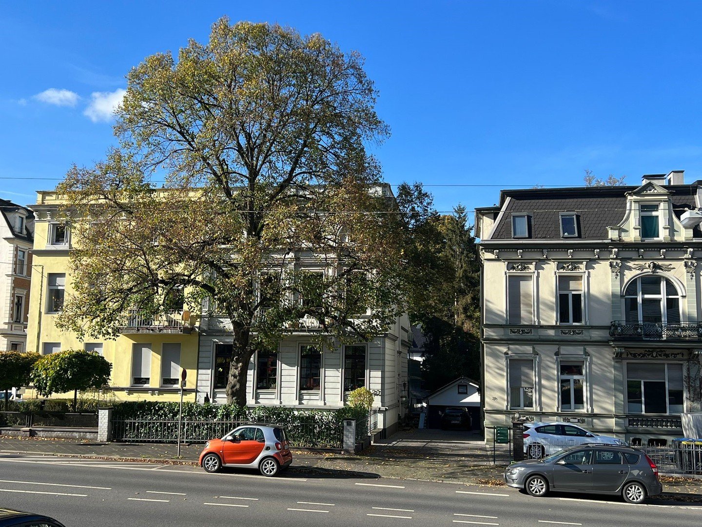 Drei repräsentative Häuser aus der Gründerzeit umfassend saniert und ständig renoviert