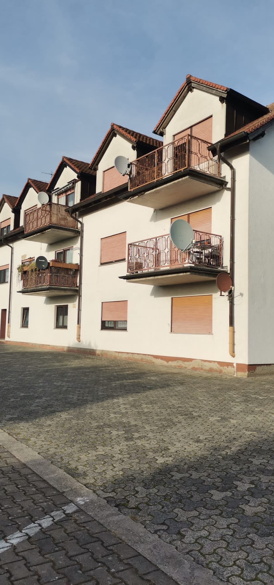 Top grundsanierte, sehr schöne 3 Zimmer Wohnung mit Balkon- Nidderau OT