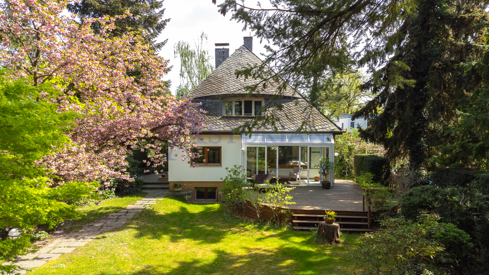 Traumhaftes Einfamilienhaus mit riesigem Grundstück in der besten Lage von Zehlendorf