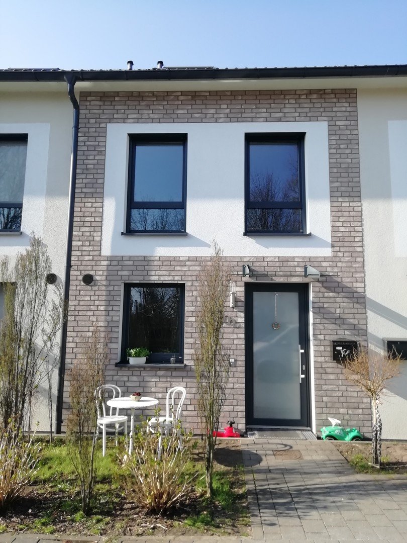 *VB*: 171 m² energieeffizientes Reihenhaus (Klasse B) + Garten + Garage + Stellplatz in Wedel
