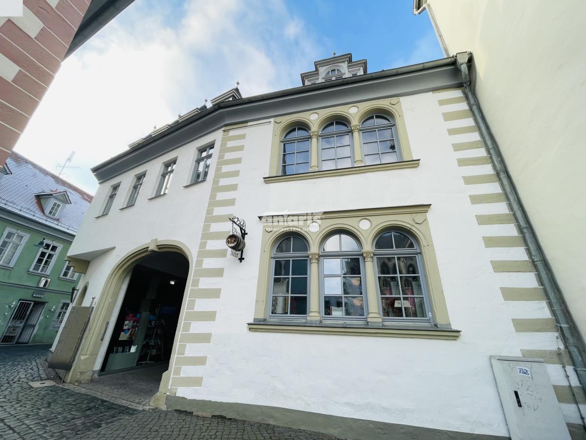 antaris Immobilien GmbH ** Praktische Ladenfläche im charmantem Renaissancegebäude! **