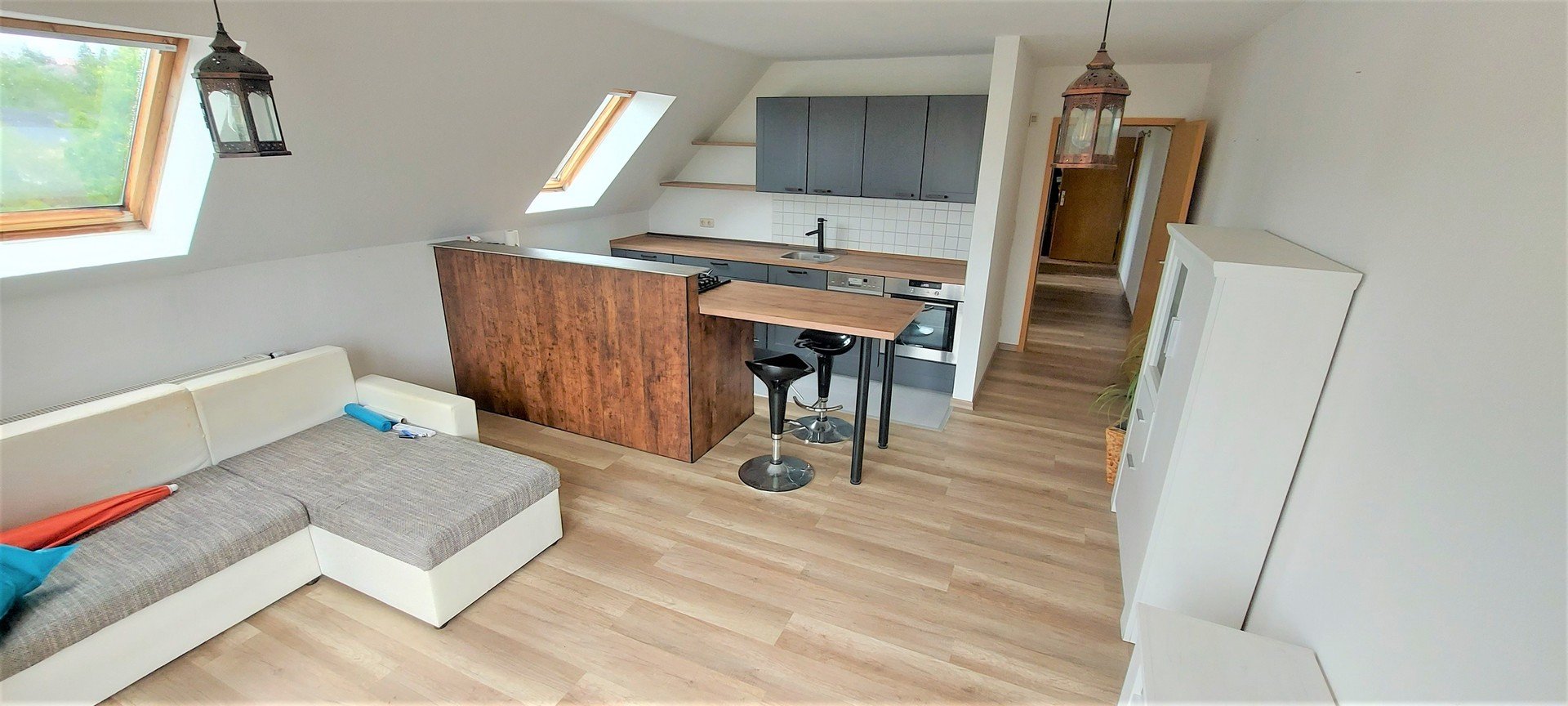 WSF / 54 m² / 2 Zimmer / Dachterrasse / Bad mit Wanne / WC separat / Keller