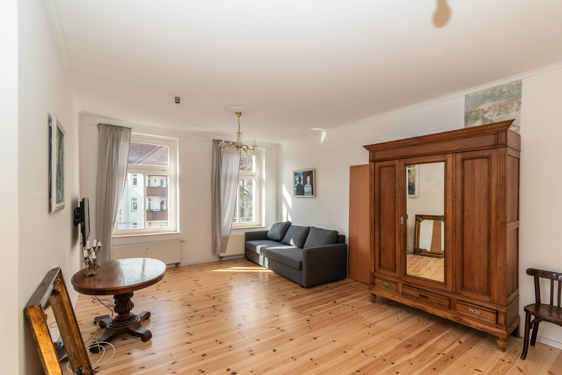LUKRATIVE INVESTITION // Großzügiges Single-Apartment mit Balkon und EBK // frisch renoviert