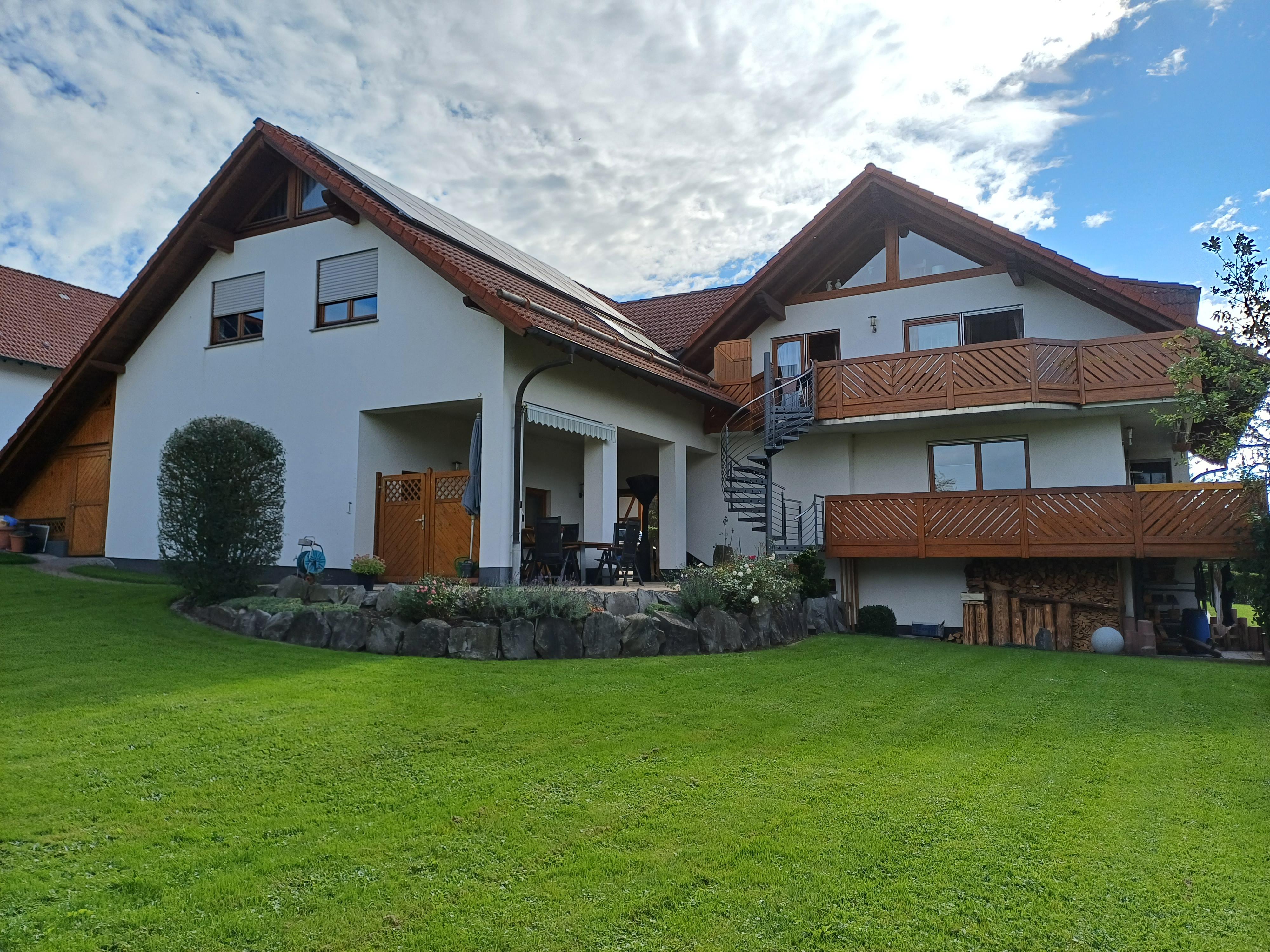 Zweifamilienhaus mit Einliegerwohnung in 36115 Hilders (Rhön)