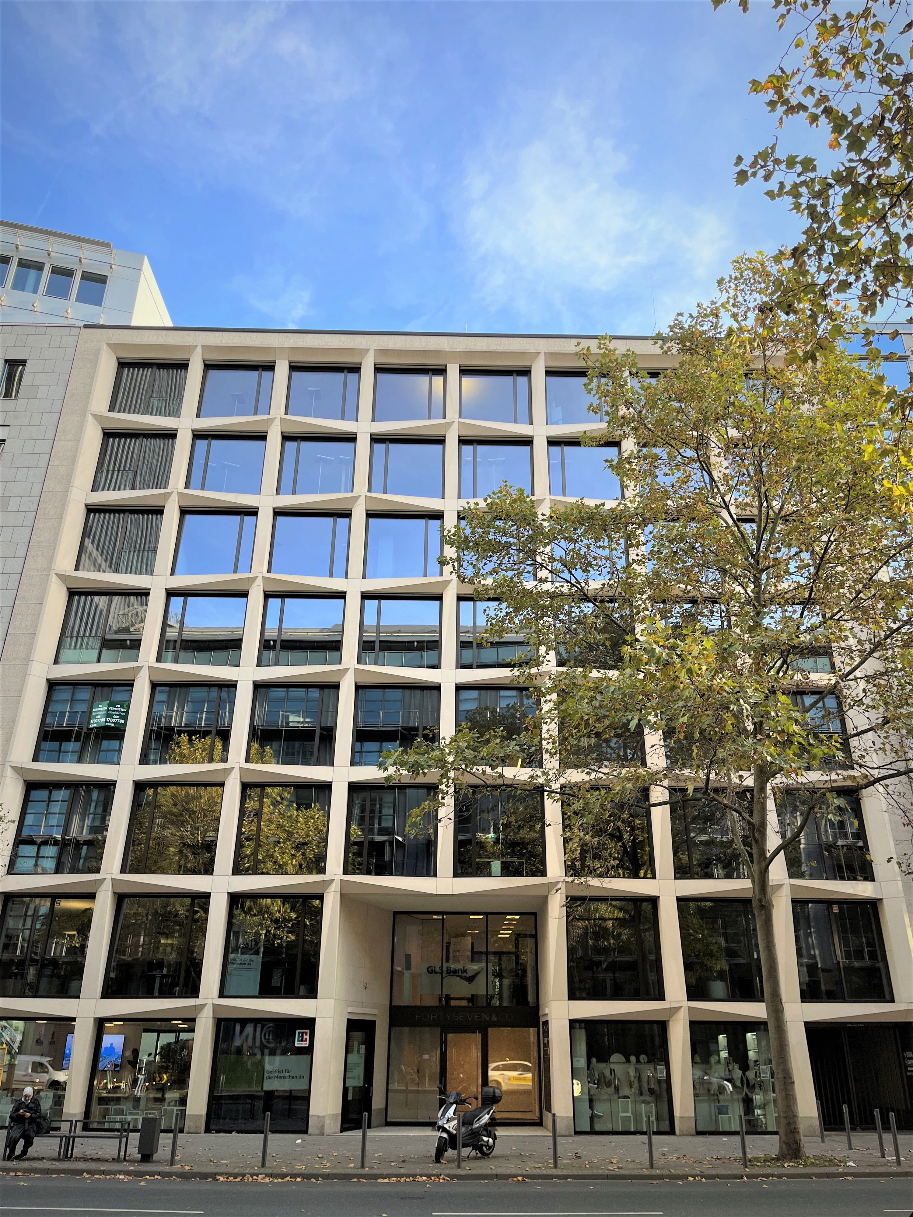 Moderne Büroflächen mit exklusiven Terrassen im Bankenviertel