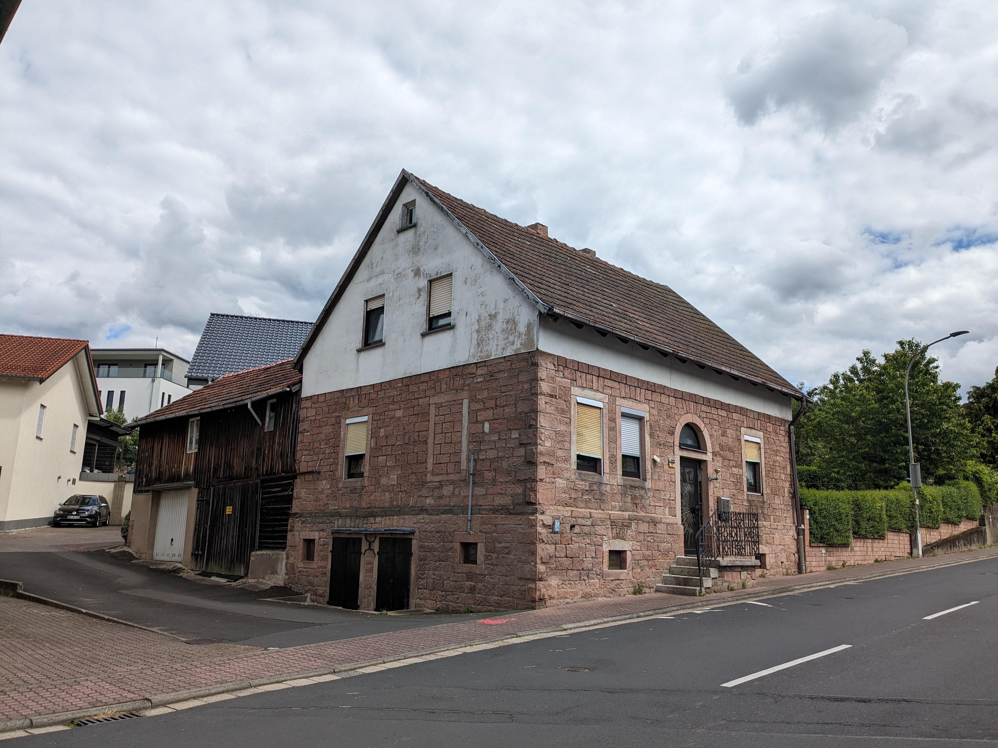 **Charmantes Denkmalgeschütztes Haus zur Miete in Idyllischer Dorflage**