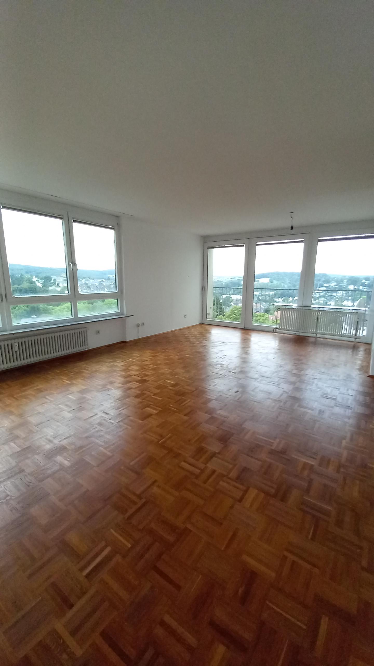 Ansprechende lichtdurchflutete 3-Zimmer-Wohnung mit Balkon Terrasse und Panoramablick in Wetzlar barrierefrei 10 min. fußläufig zur Stadt 