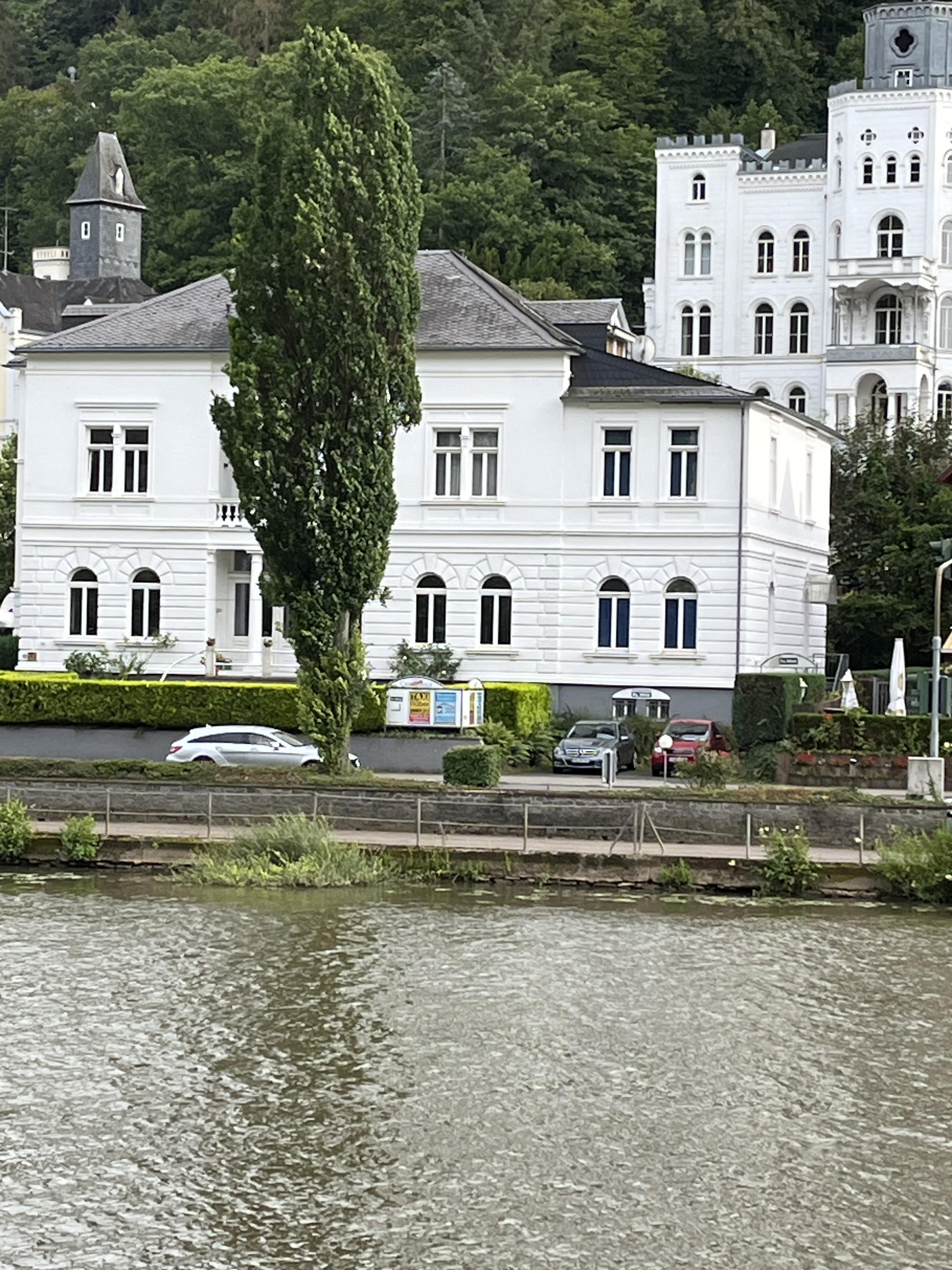 Räume in Tiefparterre der Weißen Villa in Bad Ems