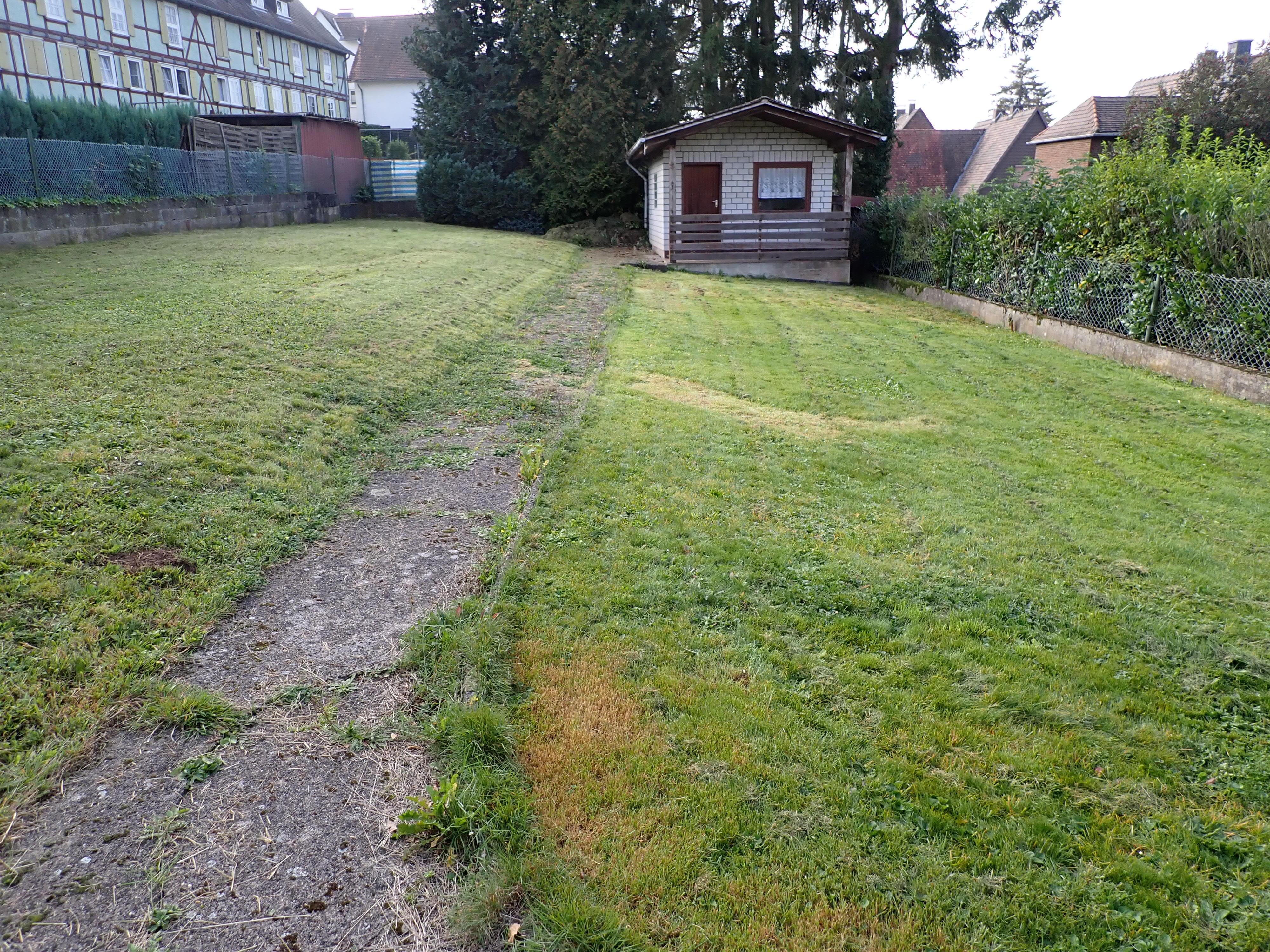 Gartengrundstück mit ca. 17 qm großem Gartenhaus