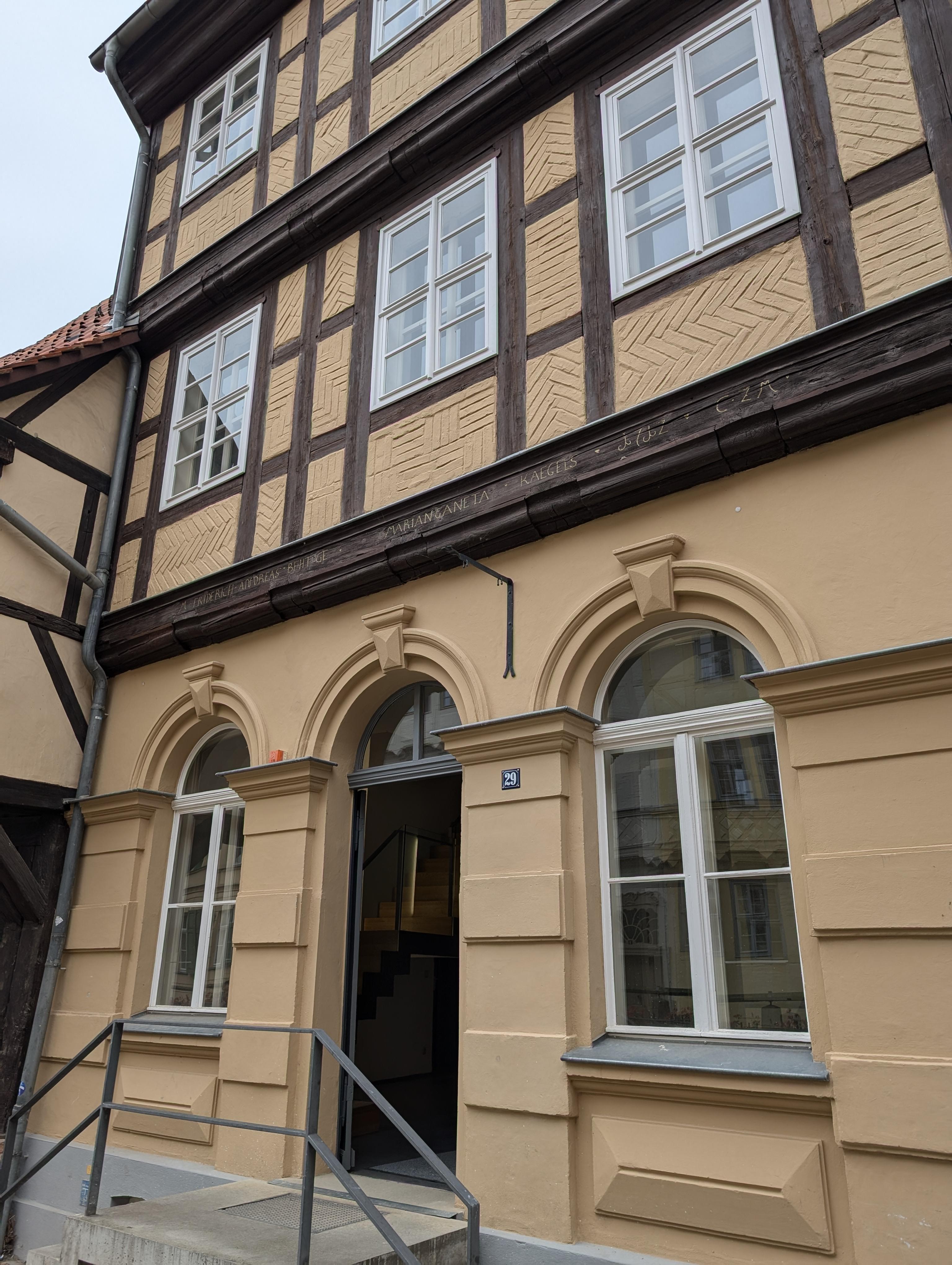 Wohnen und Arbeiten unter einem Dach im historischen Fachwerkhaus in zentralster Lage