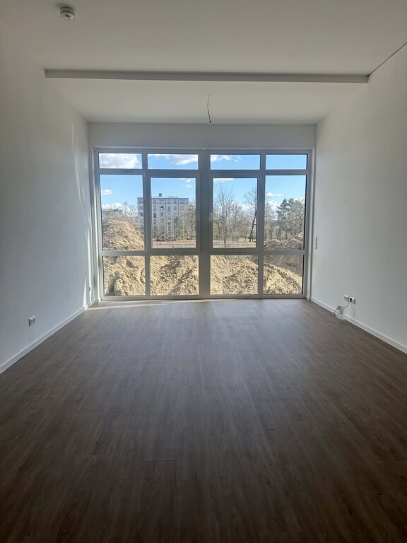 Modernes, großes, helles Studio mit hoher Decke - Erstbezug