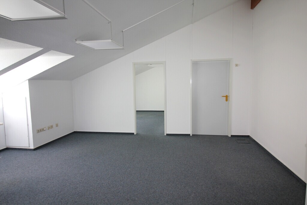 Klasse Büroraeume im Gründerzentrum - 2 Büros mit Flur und Balkon