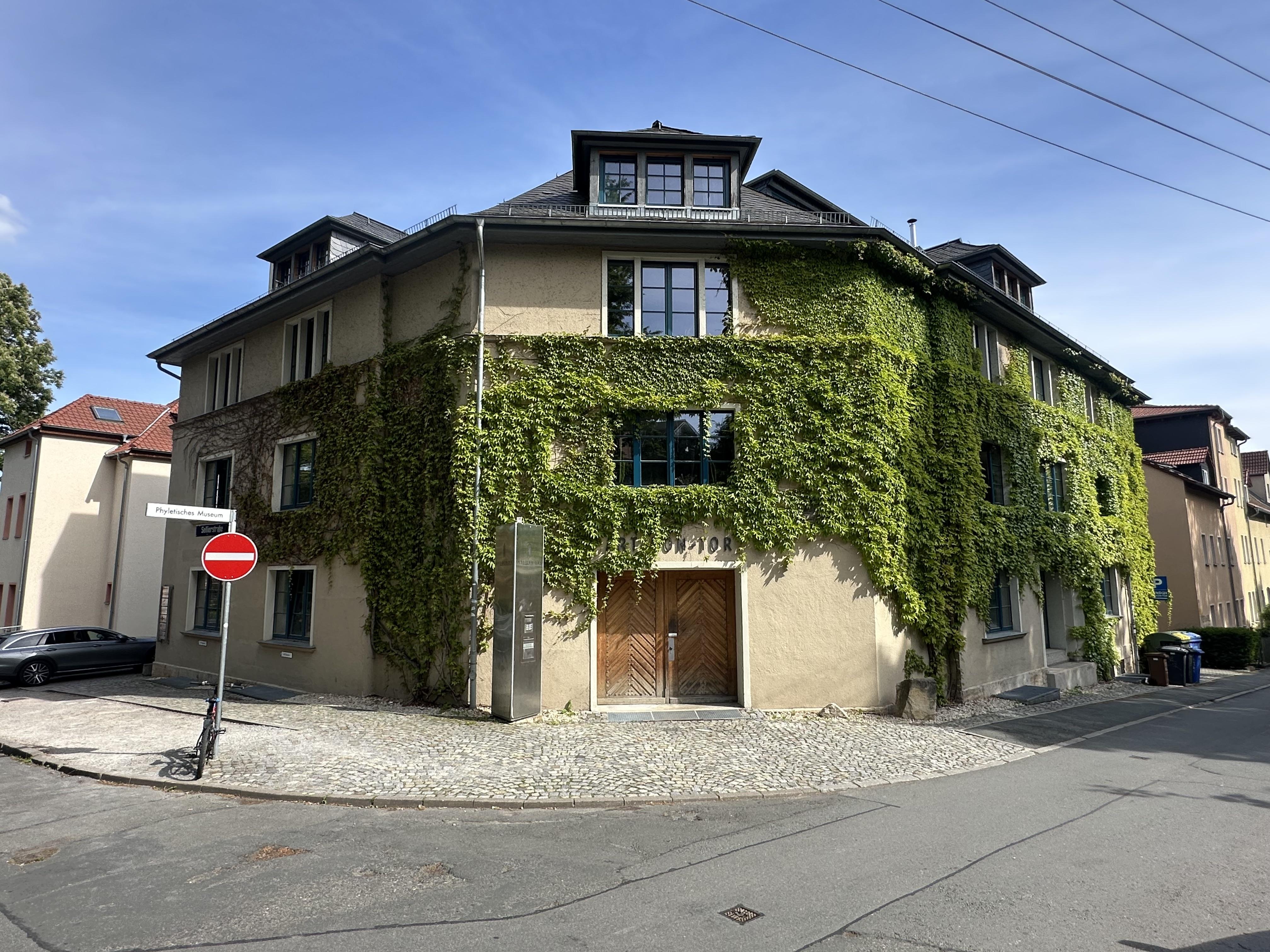 moderne Büroräume in denkmalgeschützten Bauwerk mit dem Flair eines Industrie-Lofts
